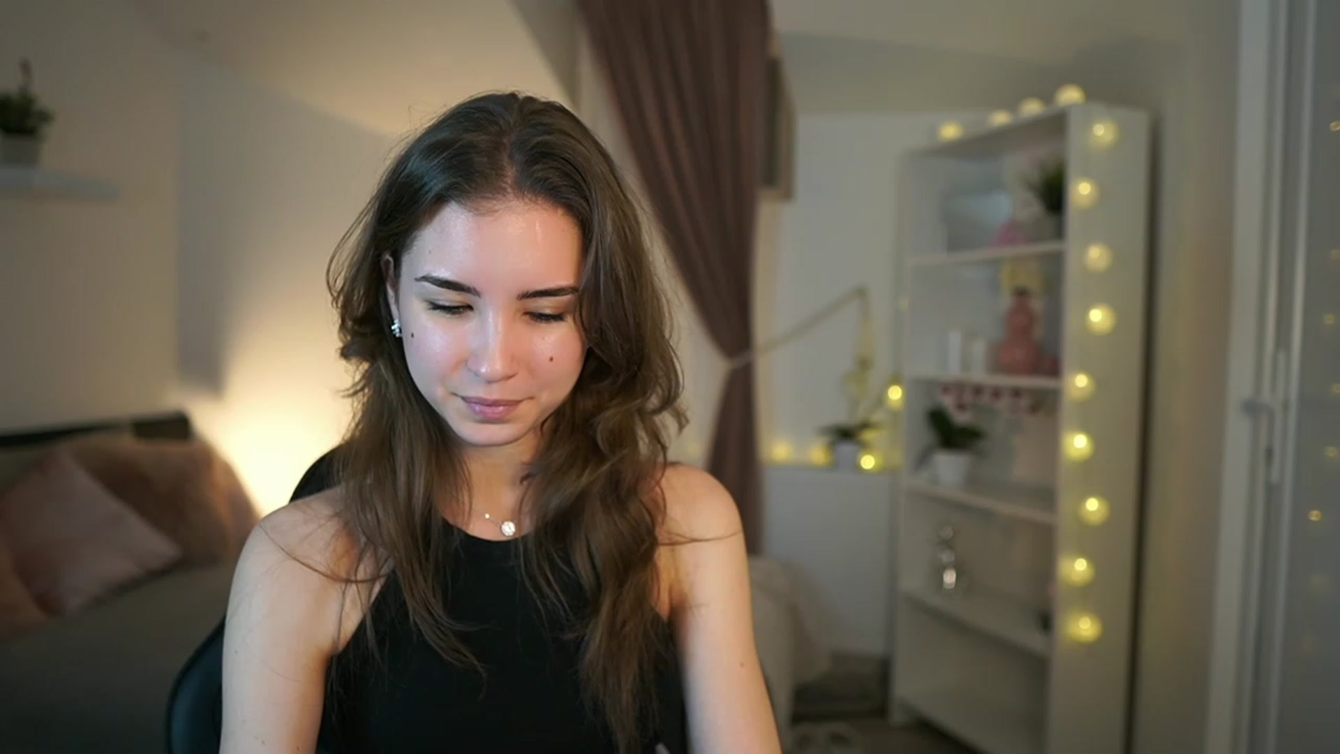 Gallery image thumbnail from Shy_jane's myfreecams stream on, 02/19/2023, 16:39 image 3 of 20
