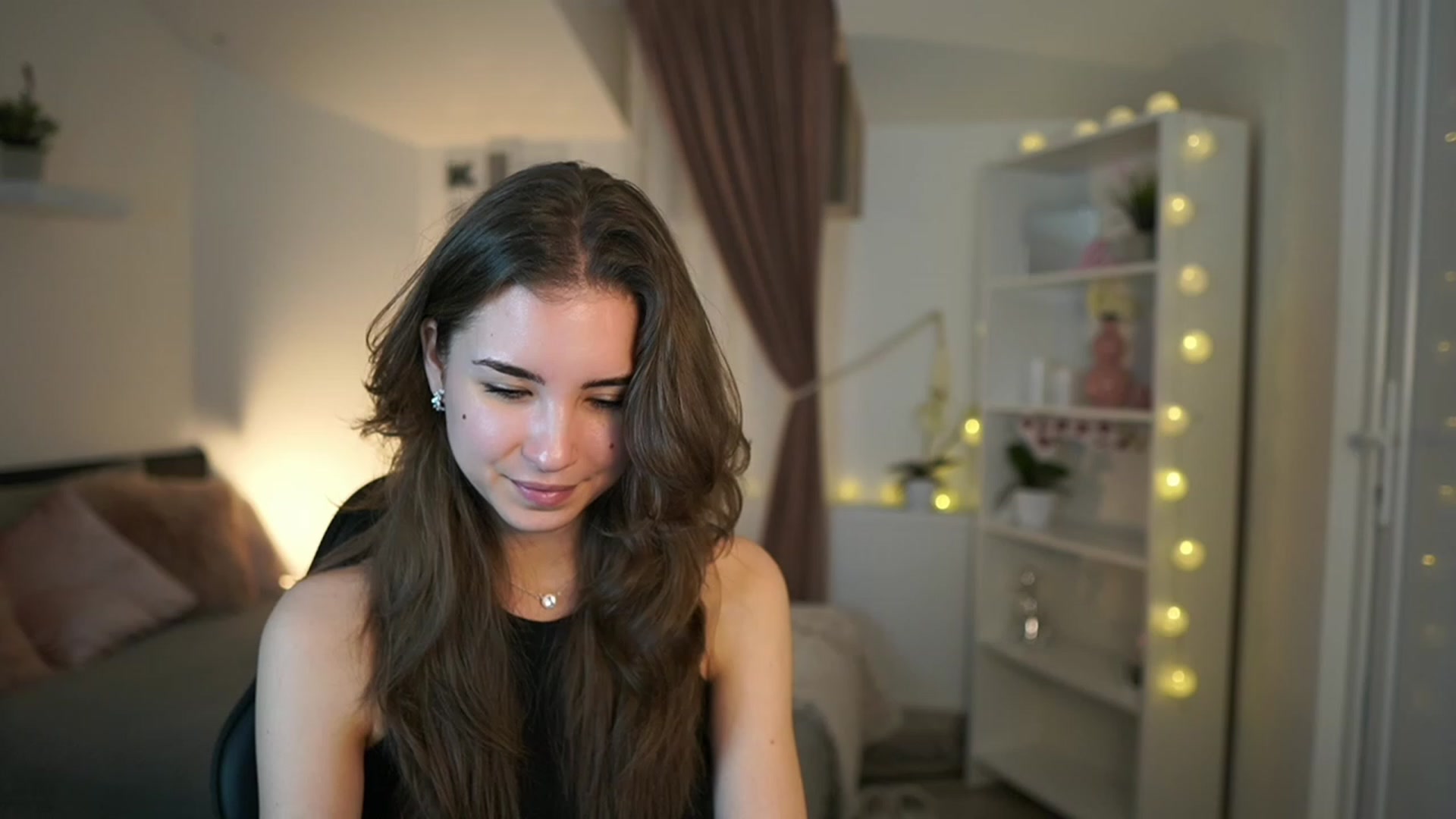 Gallery image thumbnail from Shy_jane's myfreecams stream on, 02/19/2023, 16:39 image 13 of 20