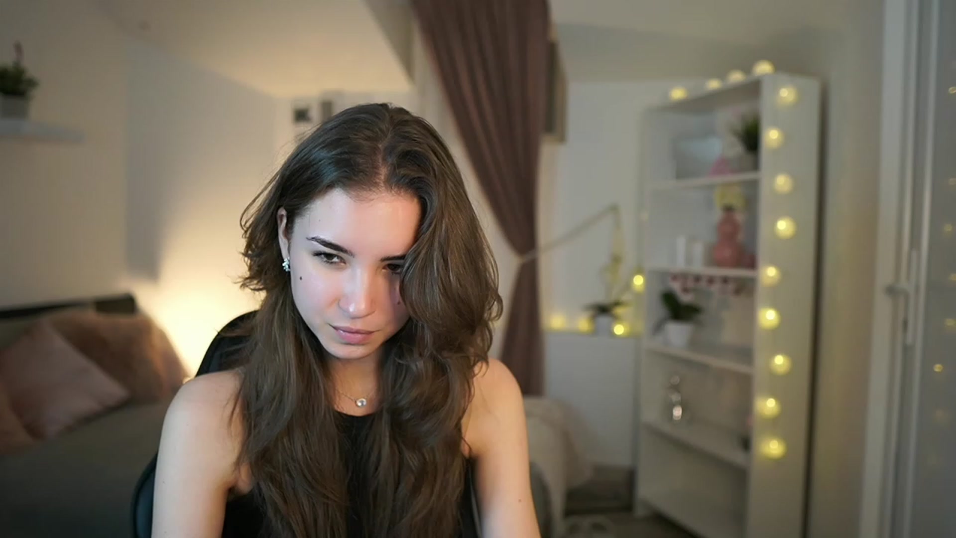 Gallery image thumbnail from Shy_jane's myfreecams stream on, 02/19/2023, 16:39 image 10 of 20
