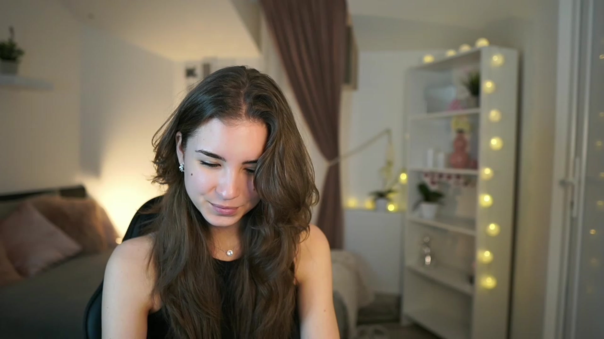 Gallery image thumbnail from Shy_jane's myfreecams stream on, 02/19/2023, 16:39 image 11 of 20