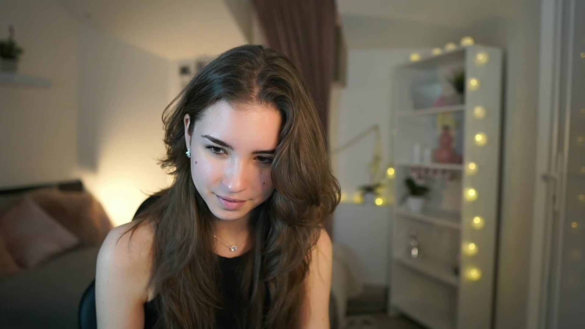 Gallery image thumbnail from Shy_jane's myfreecams stream on, 02/19/2023, 16:39 image 5 of 20