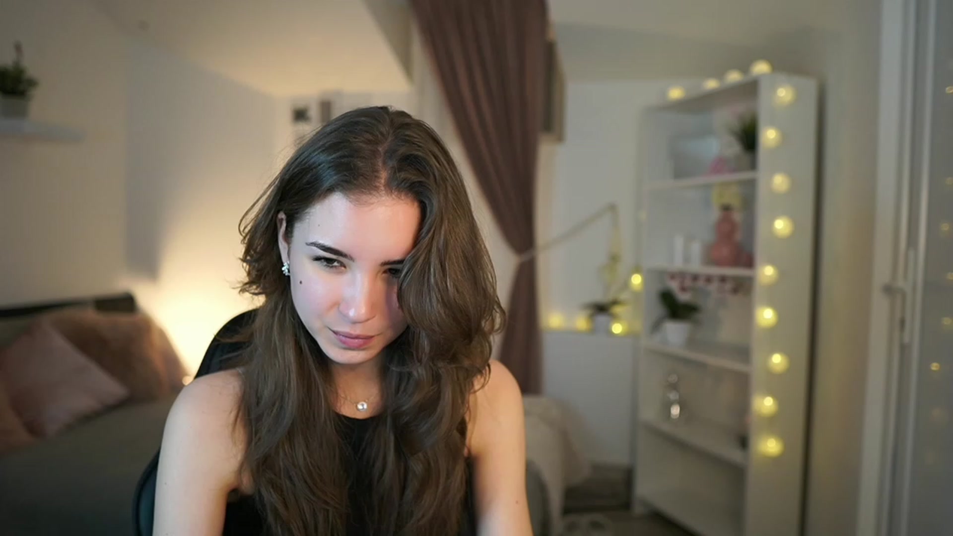 Gallery image thumbnail from Shy_jane's myfreecams stream on, 02/19/2023, 16:39 image 12 of 20