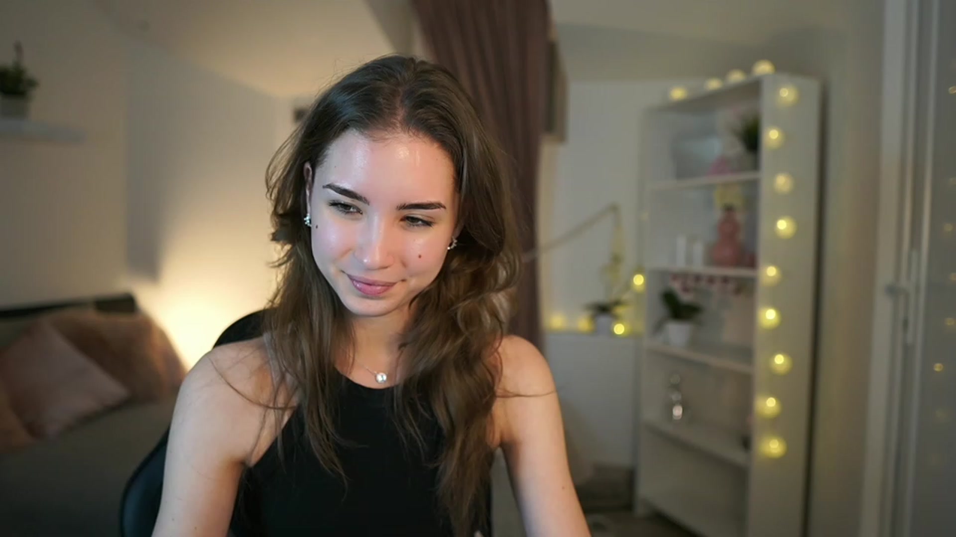 Gallery image thumbnail from Shy_jane's myfreecams stream on, 02/19/2023, 16:39 image 1 of 20