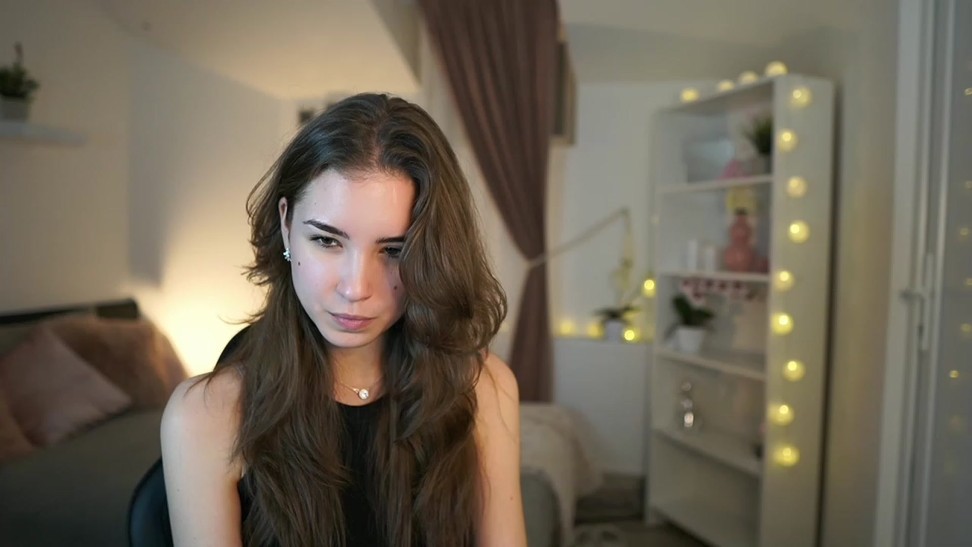 Gallery image thumbnail from Shy_jane's myfreecams stream on, 02/19/2023, 16:39 image 6 of 20