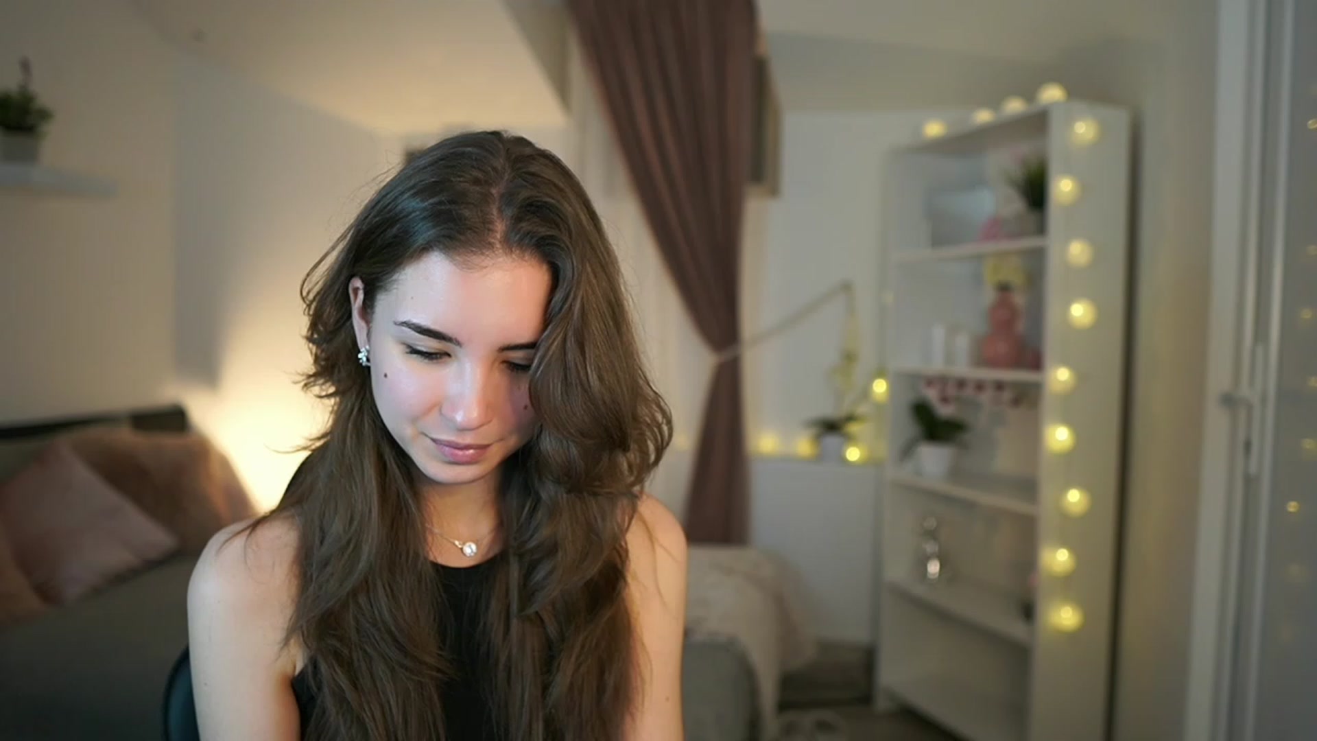 Gallery image thumbnail from Shy_jane's myfreecams stream on, 02/19/2023, 16:39 image 7 of 20