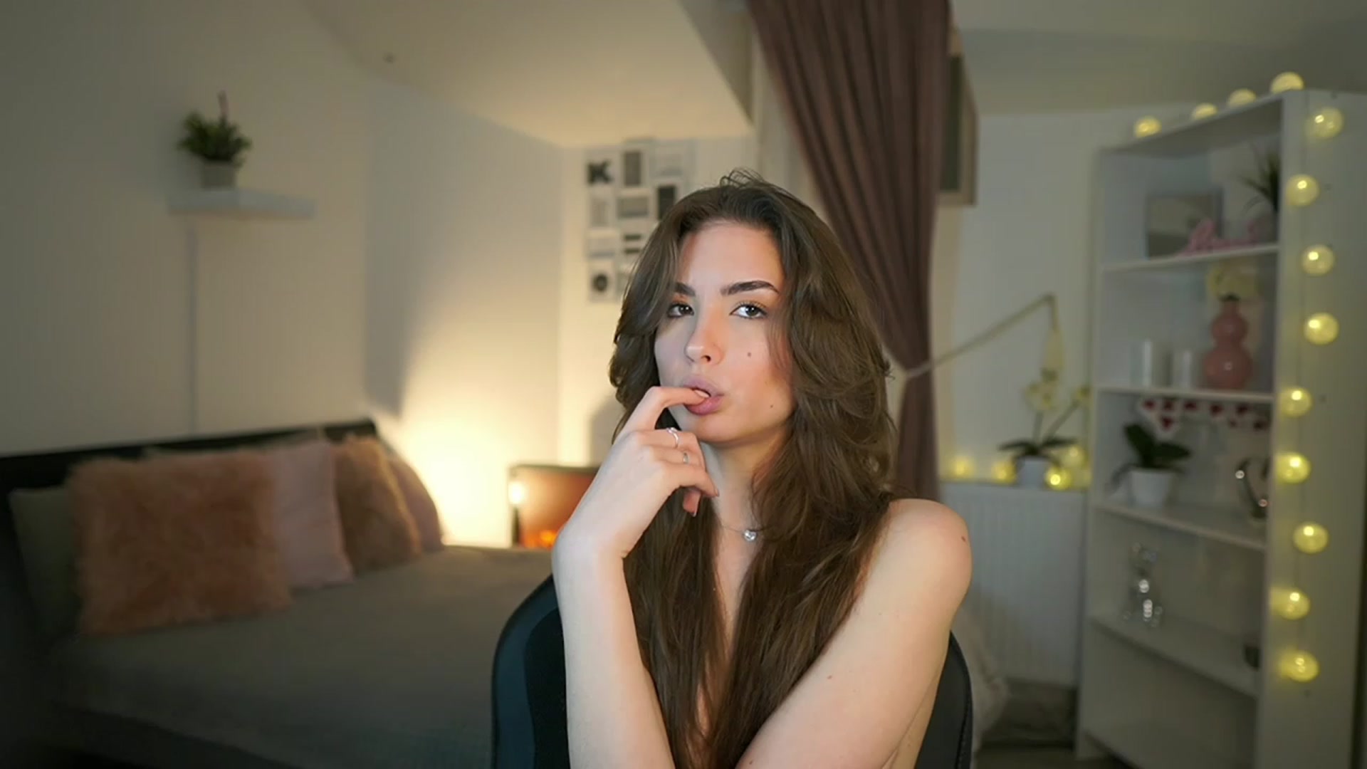 Gallery image thumbnail from Shy_jane's myfreecams stream on, 02/23/2023, 11:13 image 16 of 20