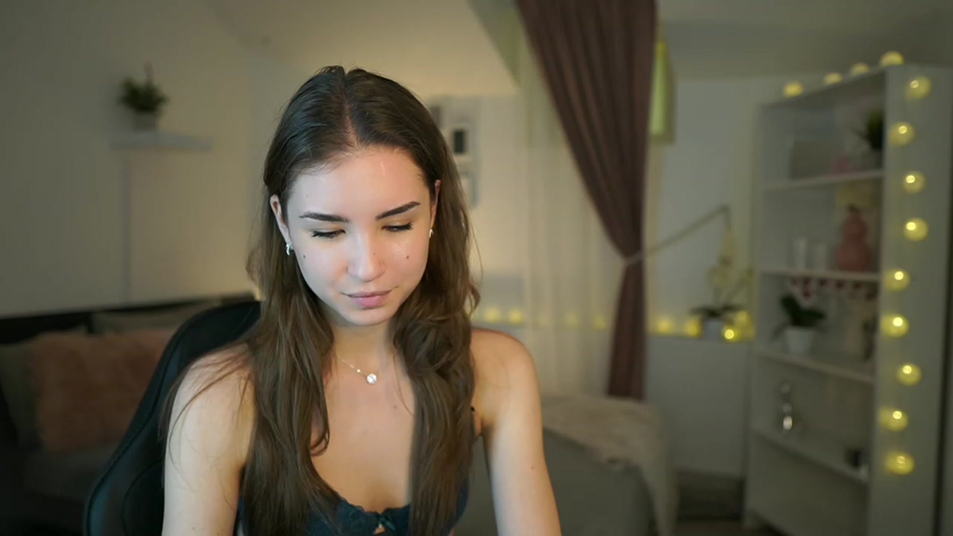 Gallery image thumbnail from Shy_jane's myfreecams stream on, 02/28/2023, 16:31 image 11 of 20
