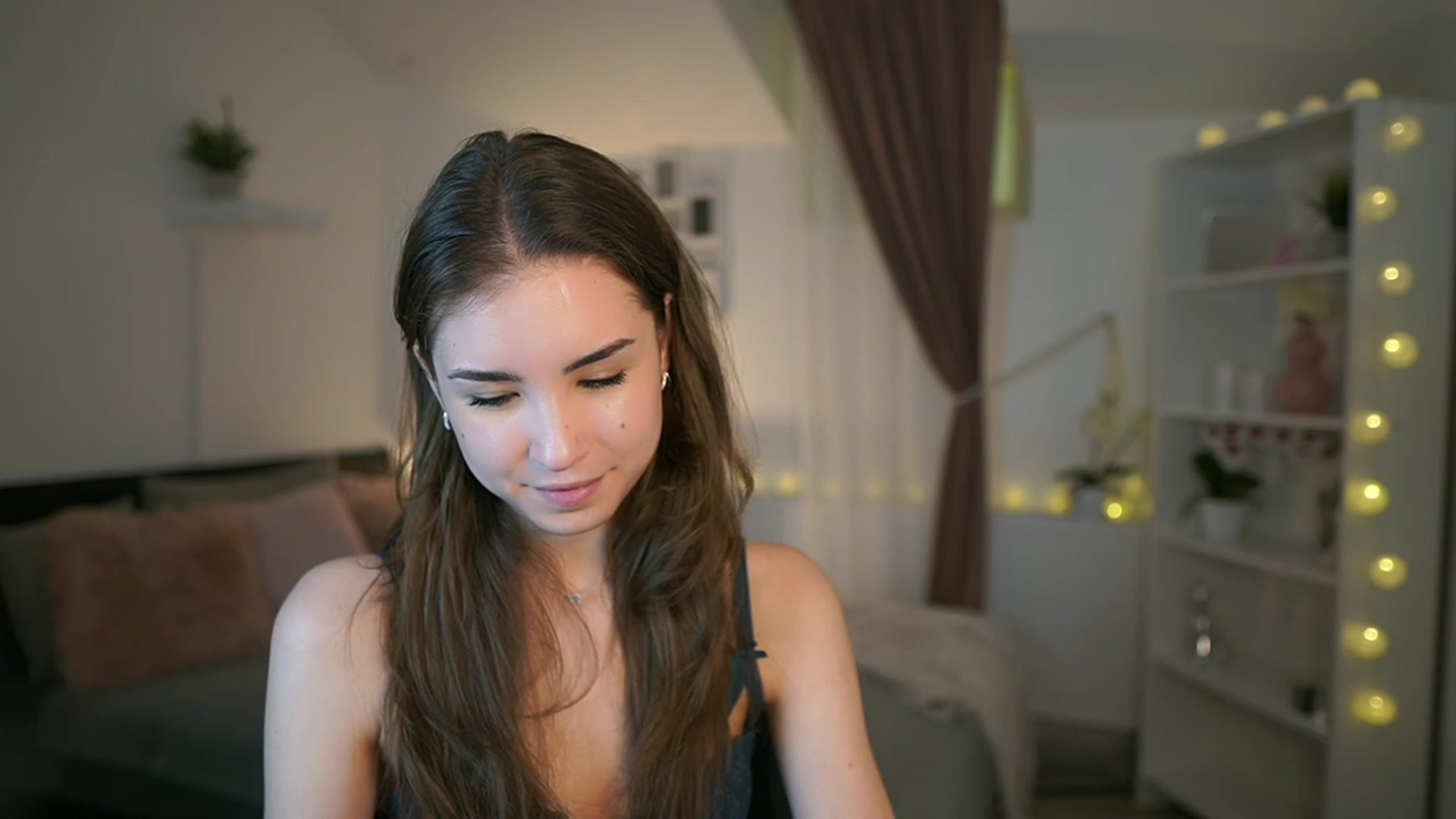 Gallery image thumbnail from Shy_jane's myfreecams stream on, 02/28/2023, 16:31 image 17 of 20