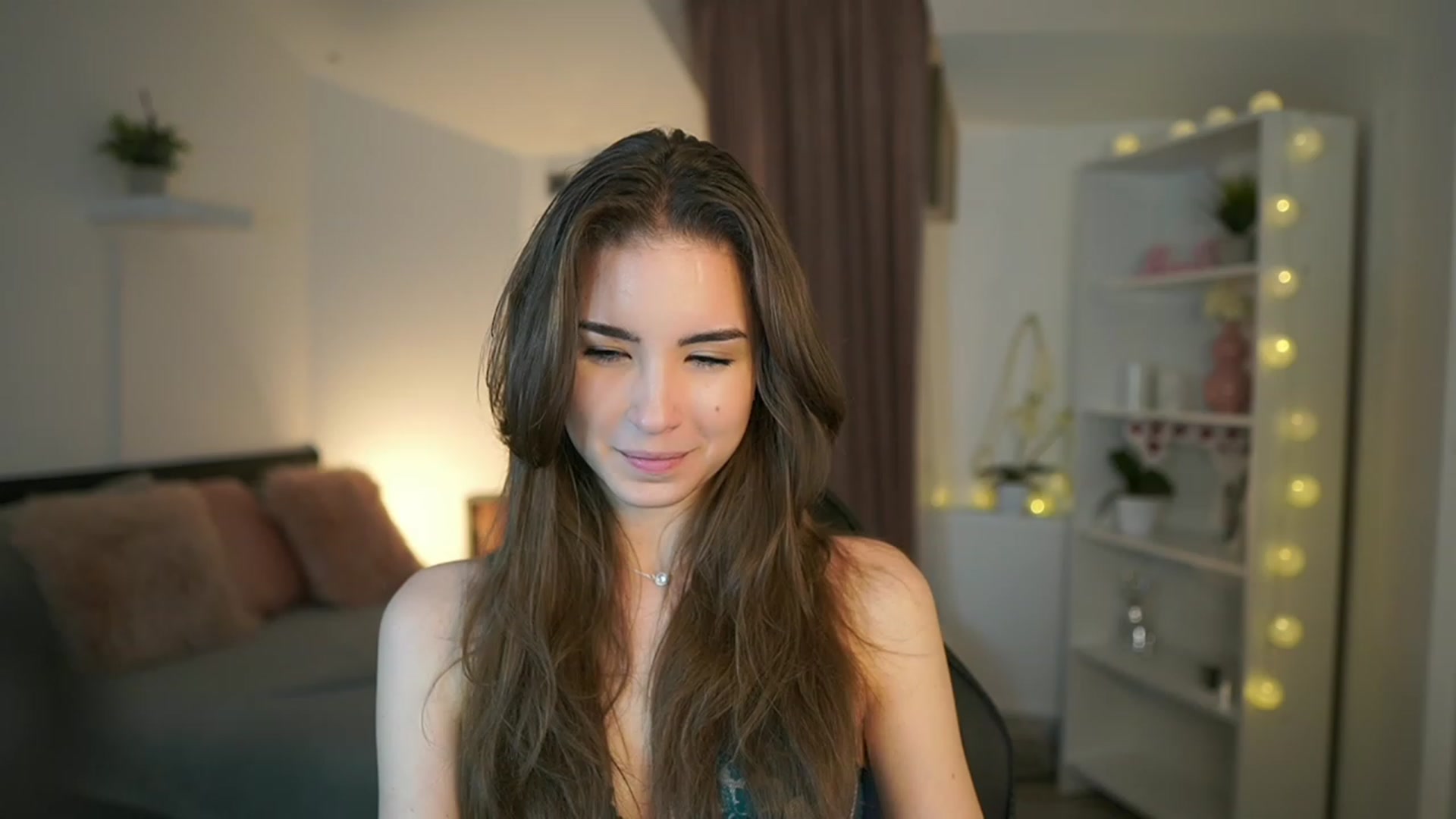 Gallery image thumbnail from Shy_jane's myfreecams stream on, 03/06/2023, 15:28 image 17 of 20