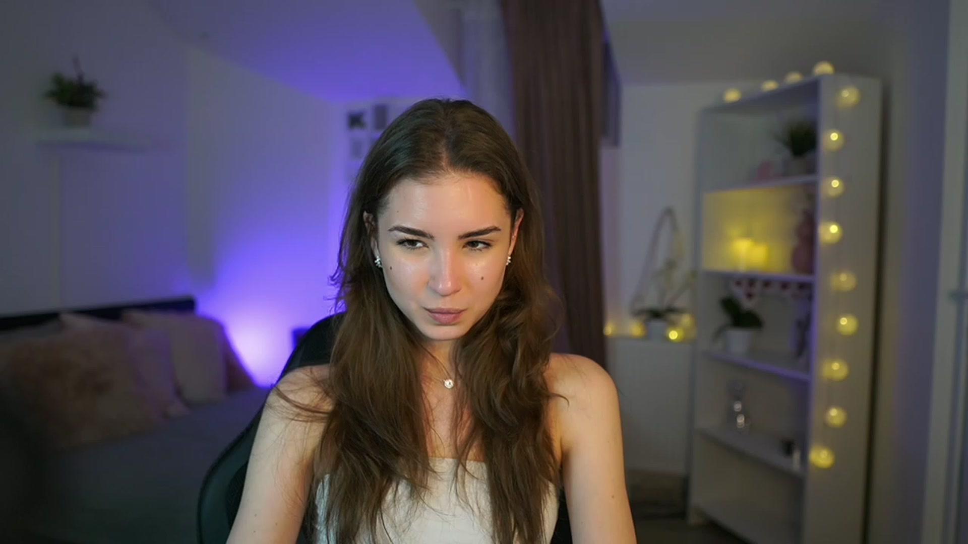 Gallery image thumbnail from Shy_jane's myfreecams stream on, 03/09/2023, 16:20 image 16 of 20