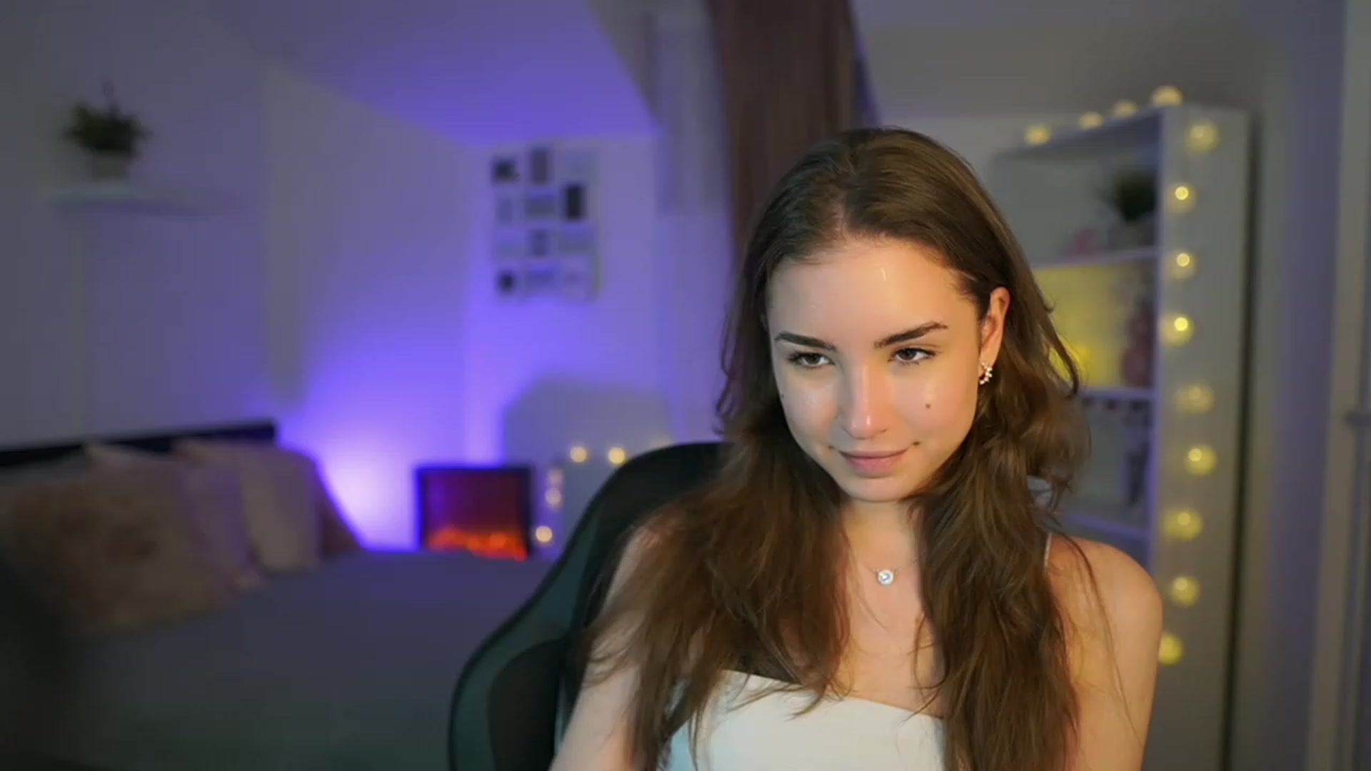 Gallery image thumbnail from Shy_jane's myfreecams stream on, 03/09/2023, 16:20 image 13 of 20