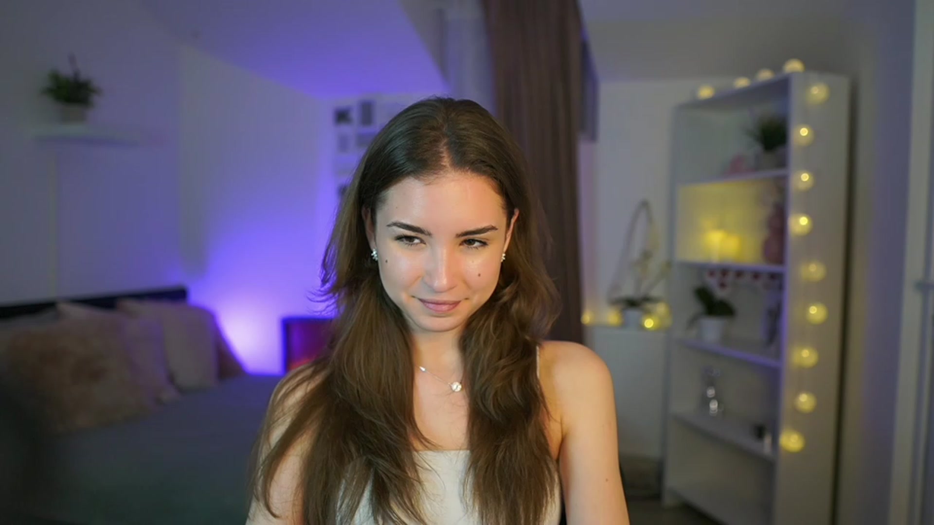 Gallery image thumbnail from Shy_jane's myfreecams stream on, 03/09/2023, 17:34 image 2 of 20