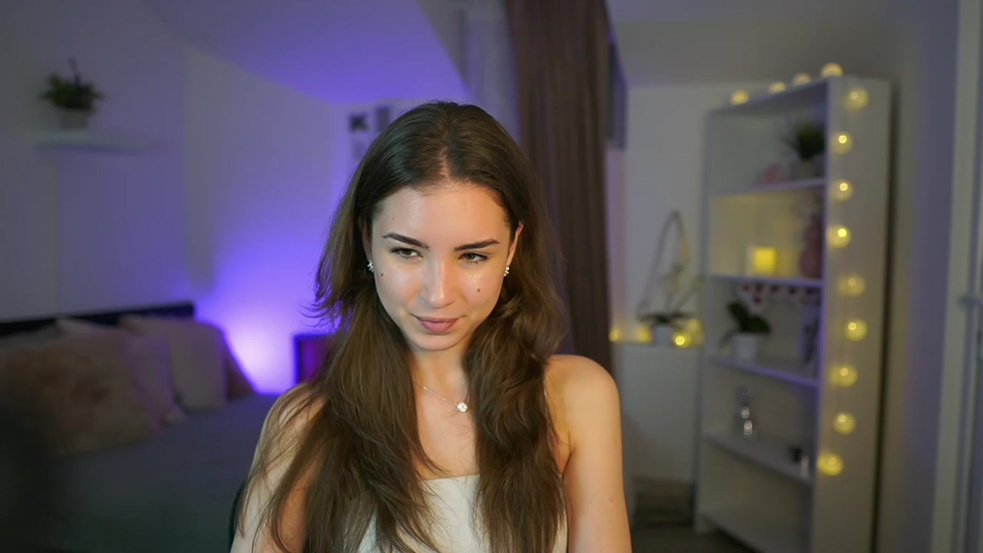 Gallery image thumbnail from Shy_jane's myfreecams stream on, 03/09/2023, 17:34 image 10 of 20