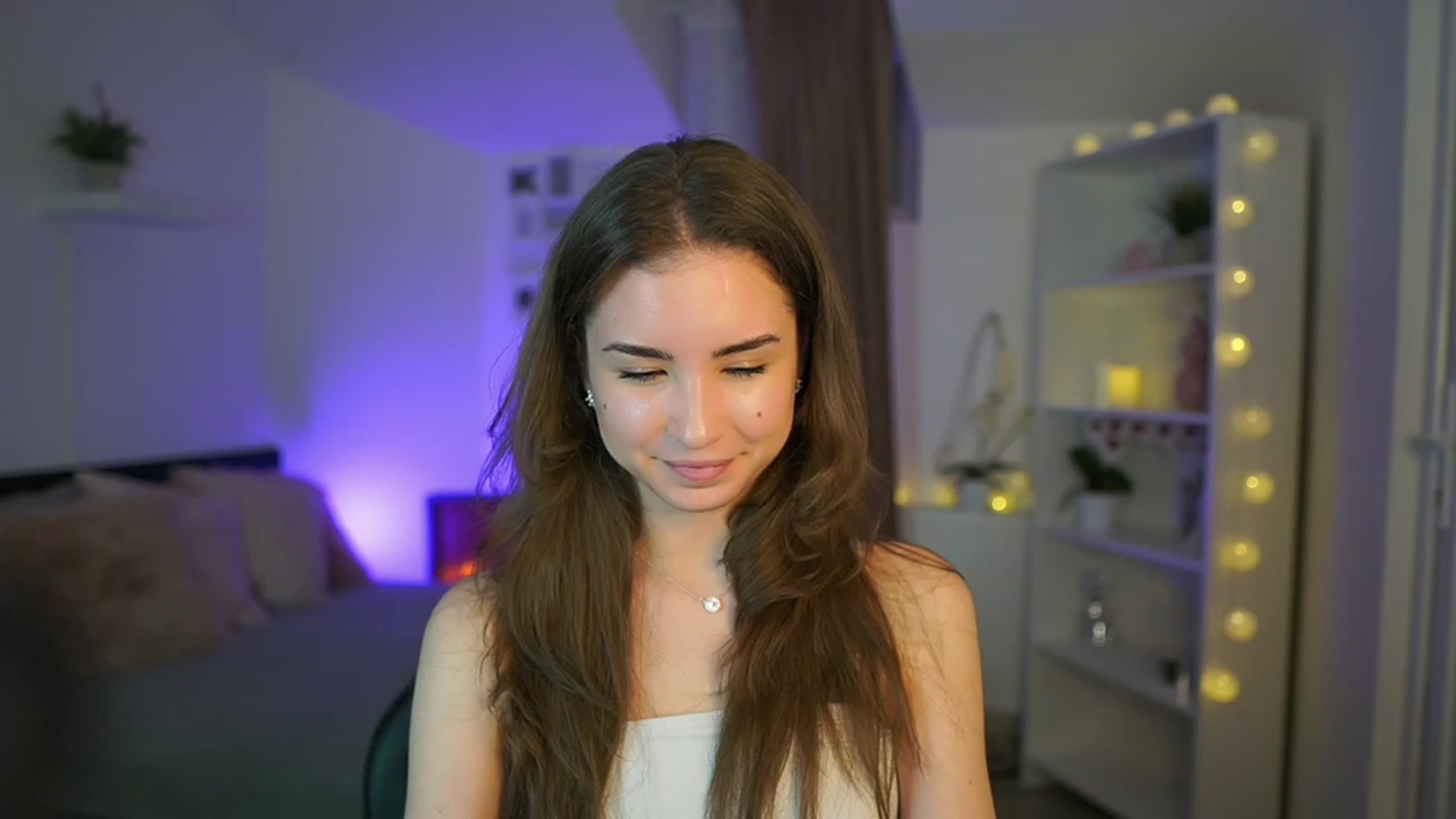 Gallery image thumbnail from Shy_jane's myfreecams stream on, 03/09/2023, 18:43 image 8 of 20