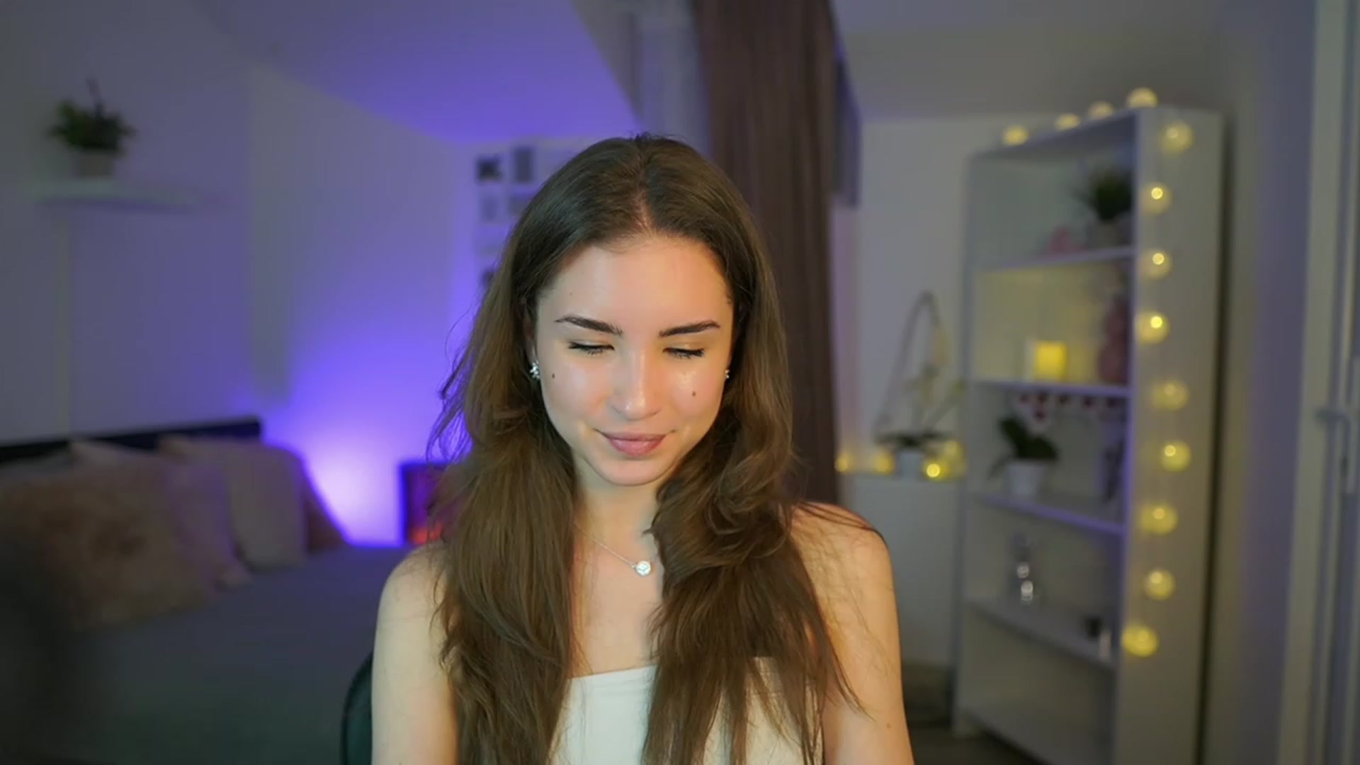 Gallery image thumbnail from Shy_jane's myfreecams stream on, 03/09/2023, 18:43 image 6 of 20