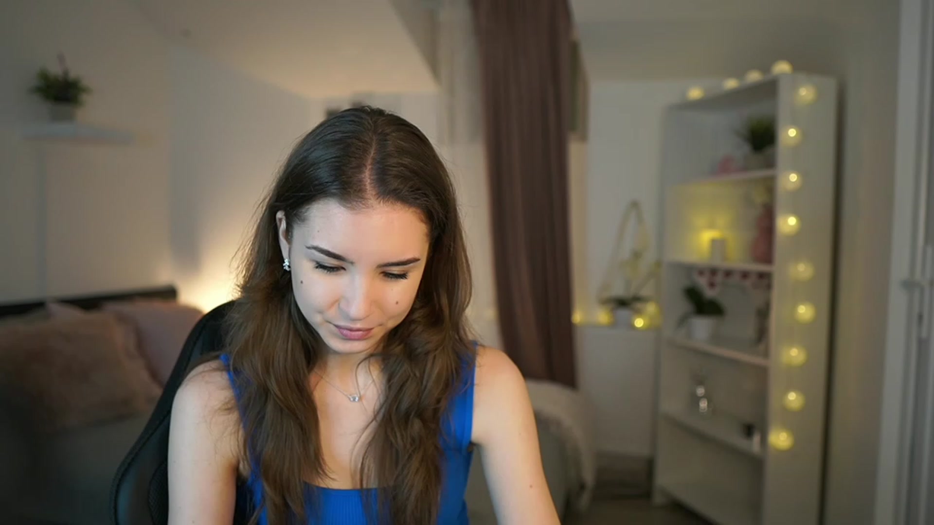 Gallery image thumbnail from Shy_jane's myfreecams stream on, 03/10/2023, 10:38 image 5 of 20
