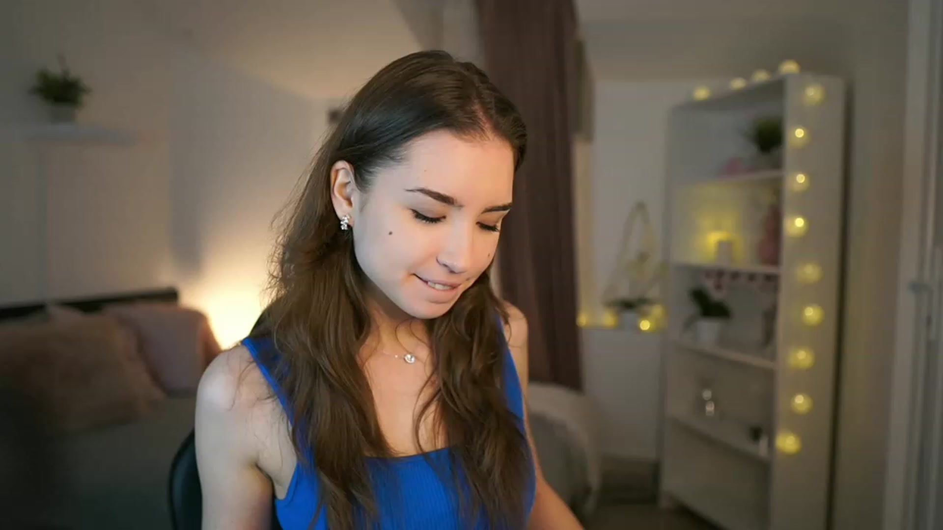 Gallery image thumbnail from Shy_jane's myfreecams stream on, 03/10/2023, 10:38 image 9 of 20