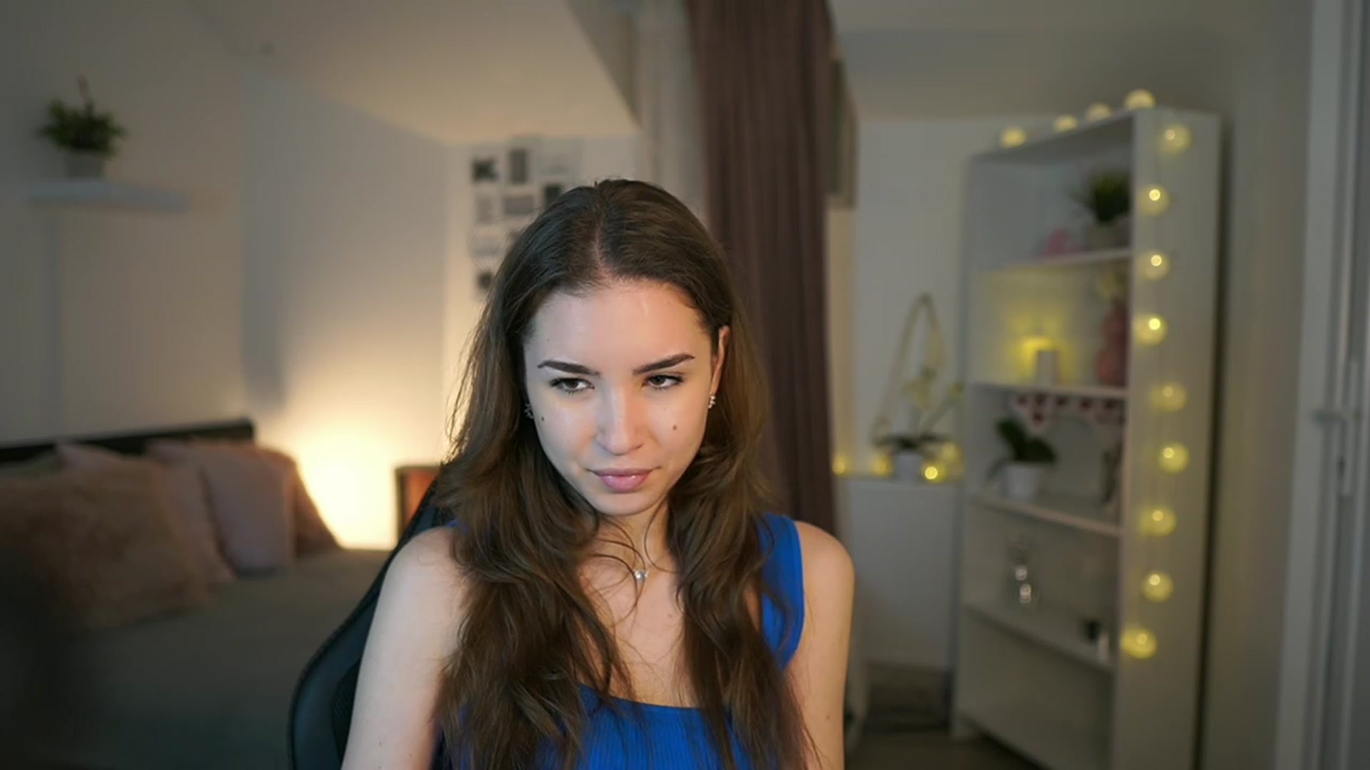 Gallery image thumbnail from Shy_jane's myfreecams stream on, 03/10/2023, 12:12 image 18 of 20