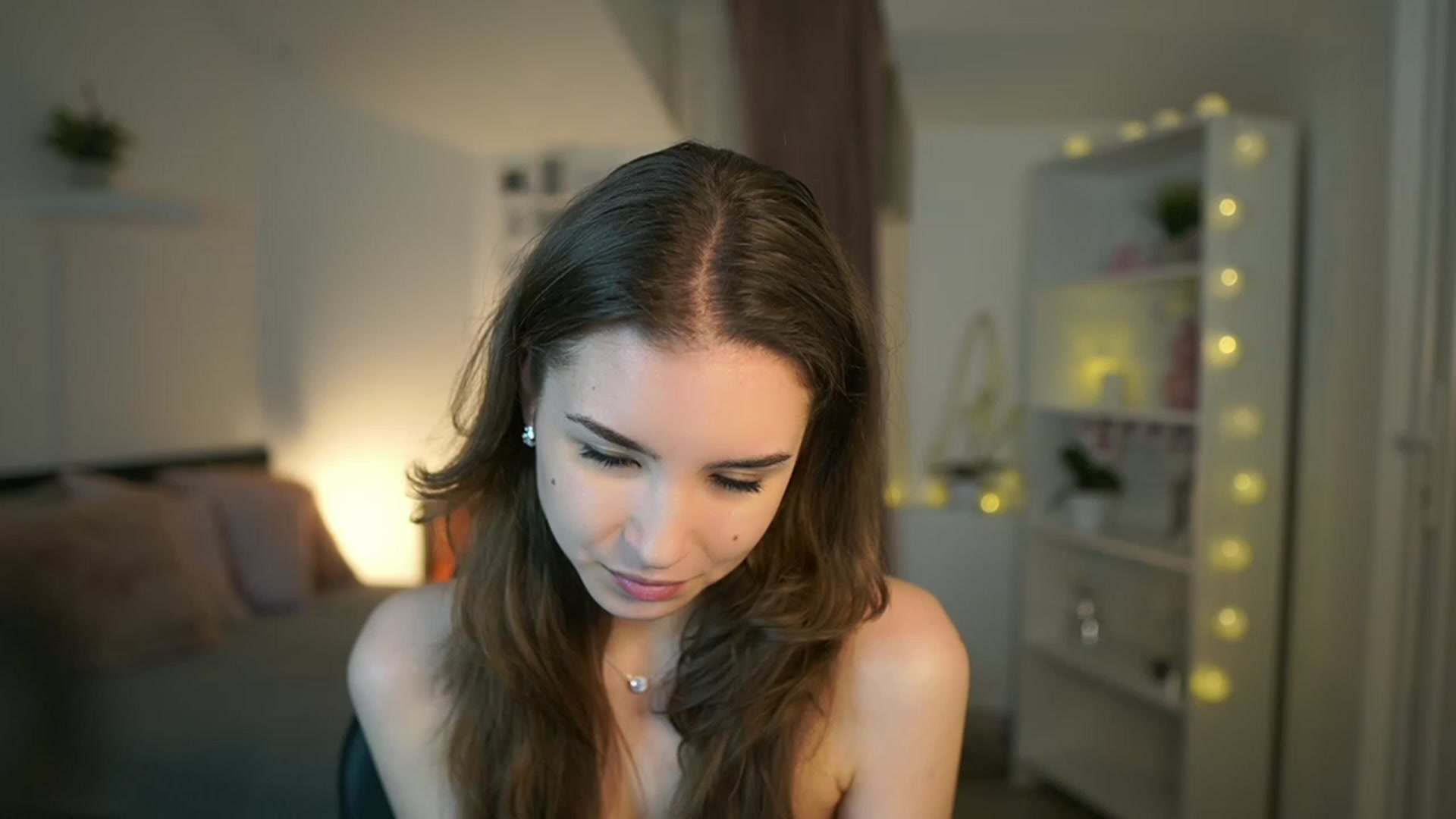 Gallery image thumbnail from Shy_jane's myfreecams stream on, 03/10/2023, 12:41 image 10 of 20