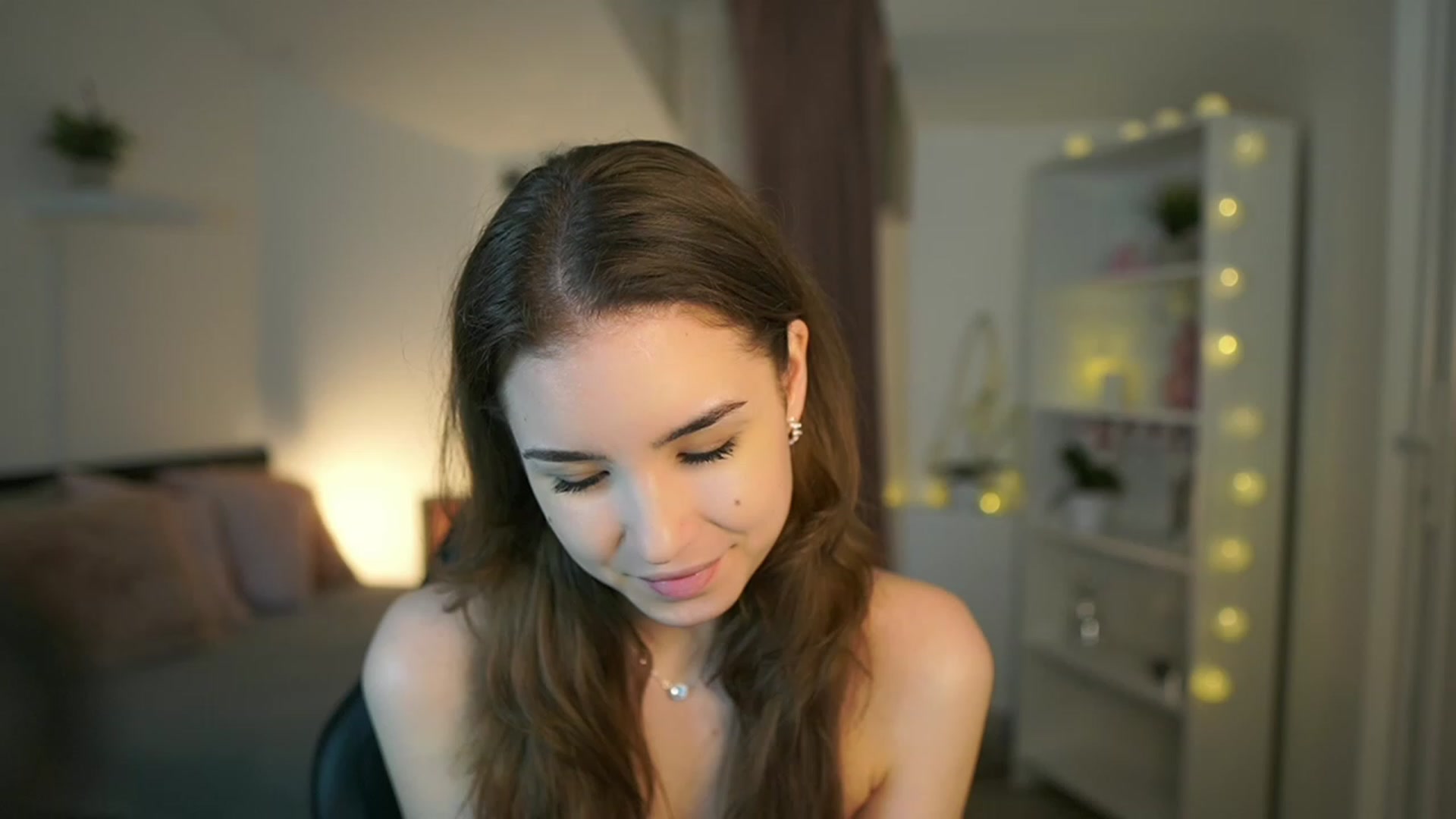 Gallery image thumbnail from Shy_jane's myfreecams stream on, 03/10/2023, 12:41 image 12 of 20