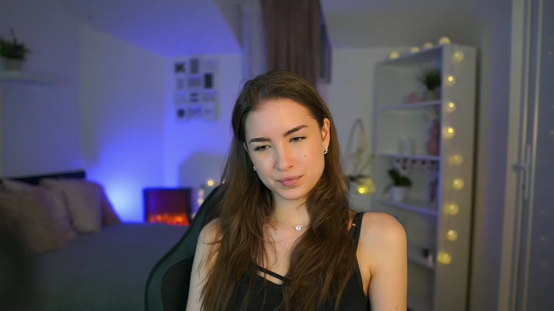 Gallery image thumbnail from Shy_jane's myfreecams stream on, 03/12/2023, 14:09 image 7 of 20