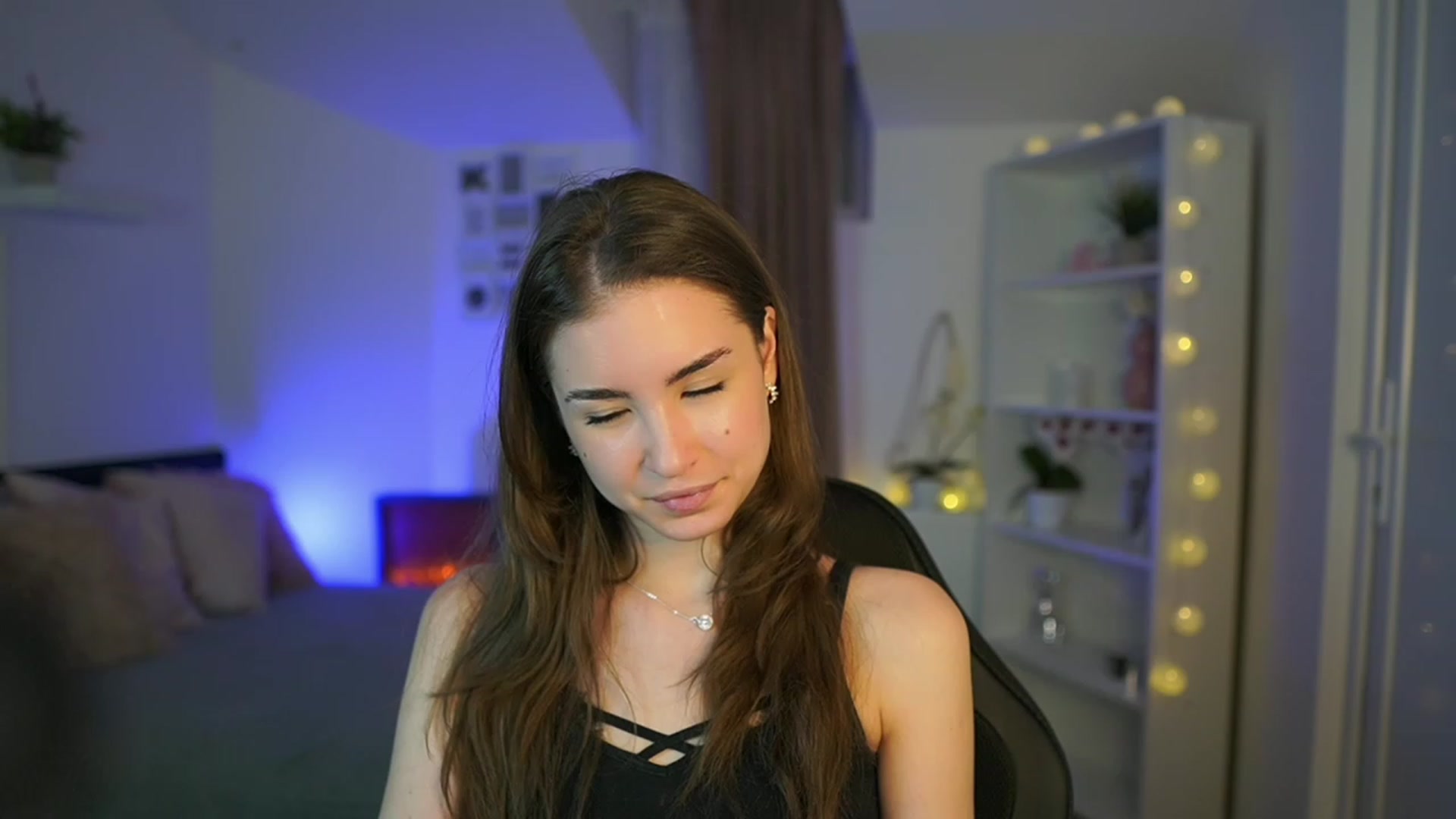 Gallery image thumbnail from Shy_jane's myfreecams stream on, 03/12/2023, 15:22 image 8 of 20