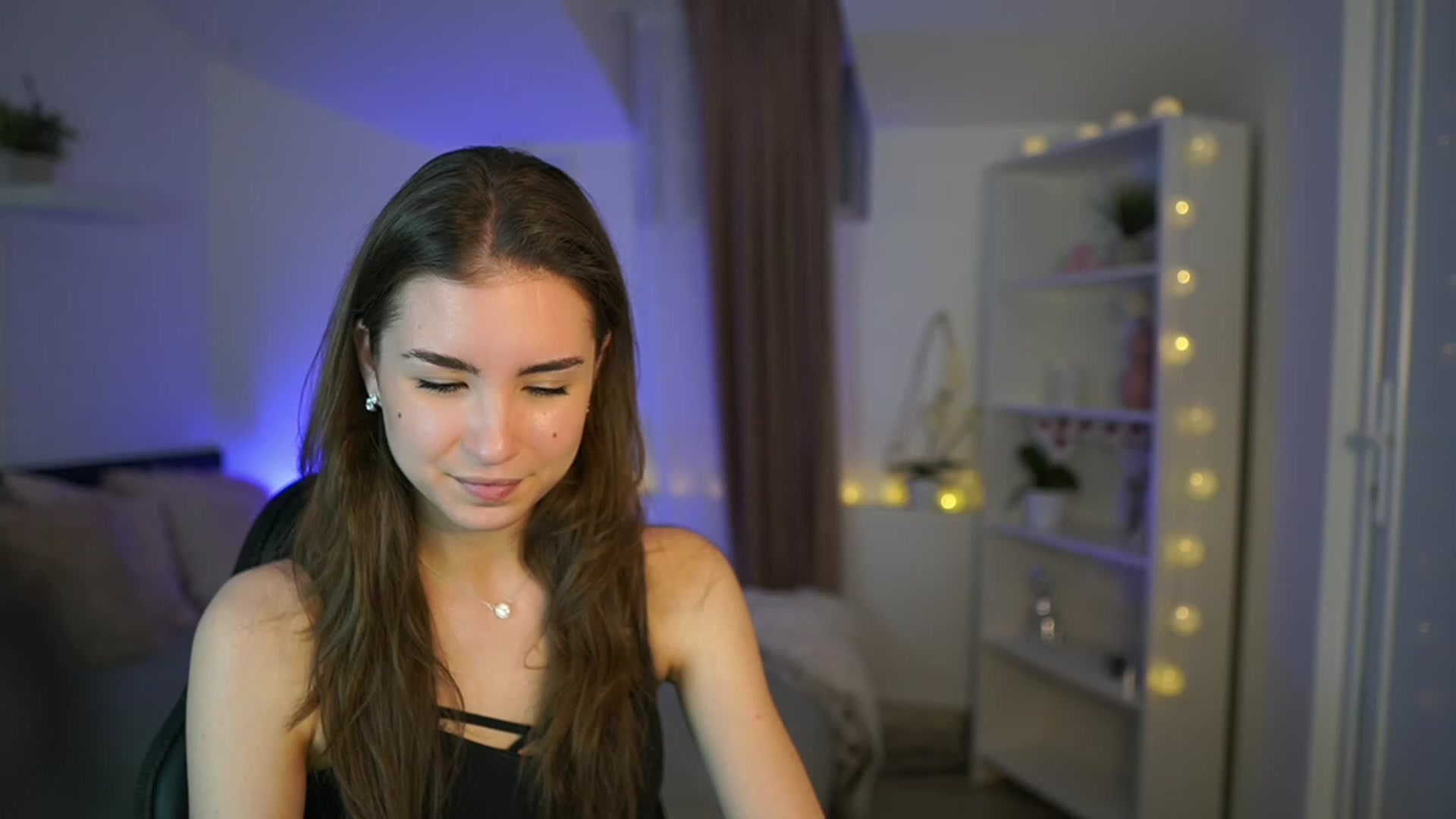 Gallery image thumbnail from Shy_jane's myfreecams stream on, 03/12/2023, 16:29 image 5 of 20
