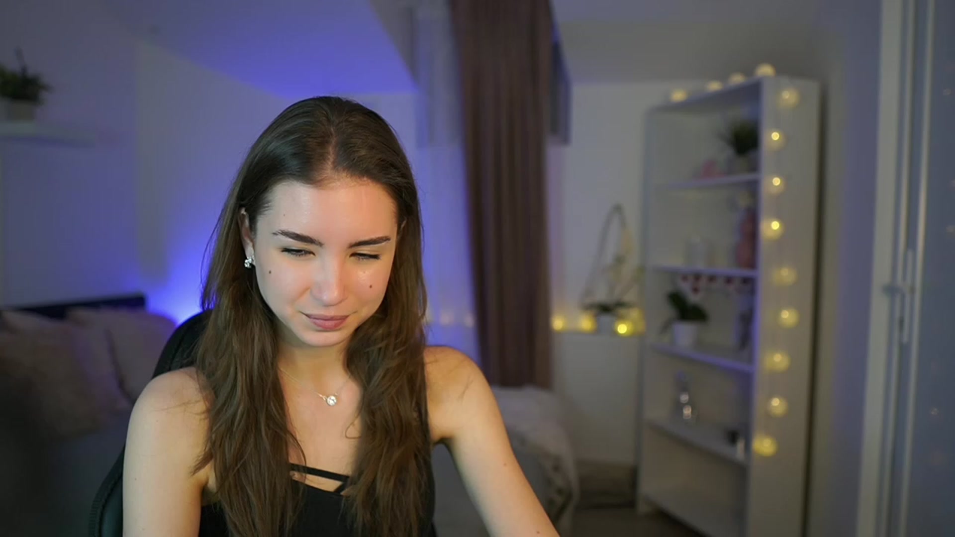 Gallery image thumbnail from Shy_jane's myfreecams stream on, 03/12/2023, 16:29 image 6 of 20