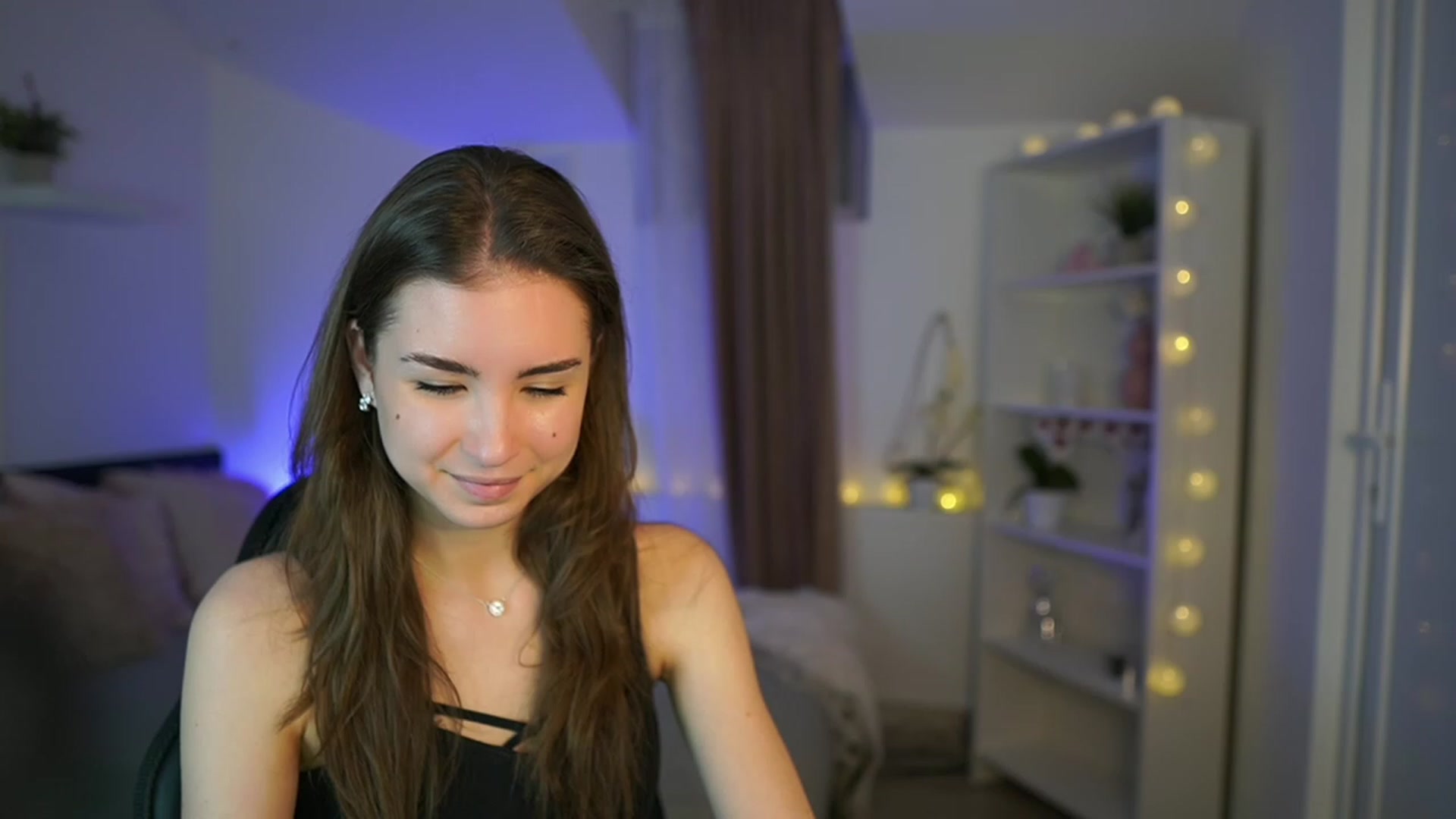 Gallery image thumbnail from Shy_jane's myfreecams stream on, 03/12/2023, 16:29 image 4 of 20