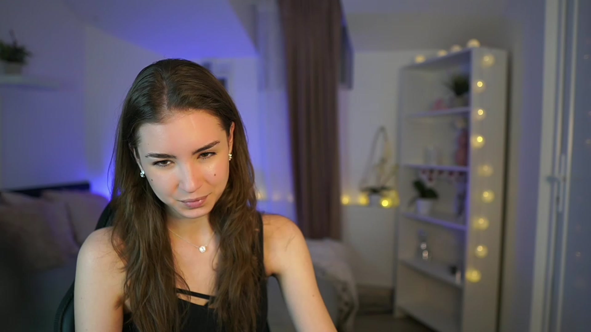 Gallery image thumbnail from Shy_jane's myfreecams stream on, 03/12/2023, 16:29 image 1 of 20