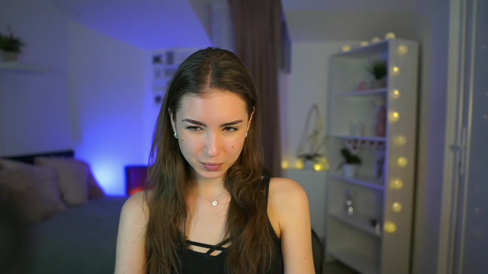 Gallery image thumbnail from Shy_jane's myfreecams stream on, 03/12/2023, 17:26 image 10 of 20
