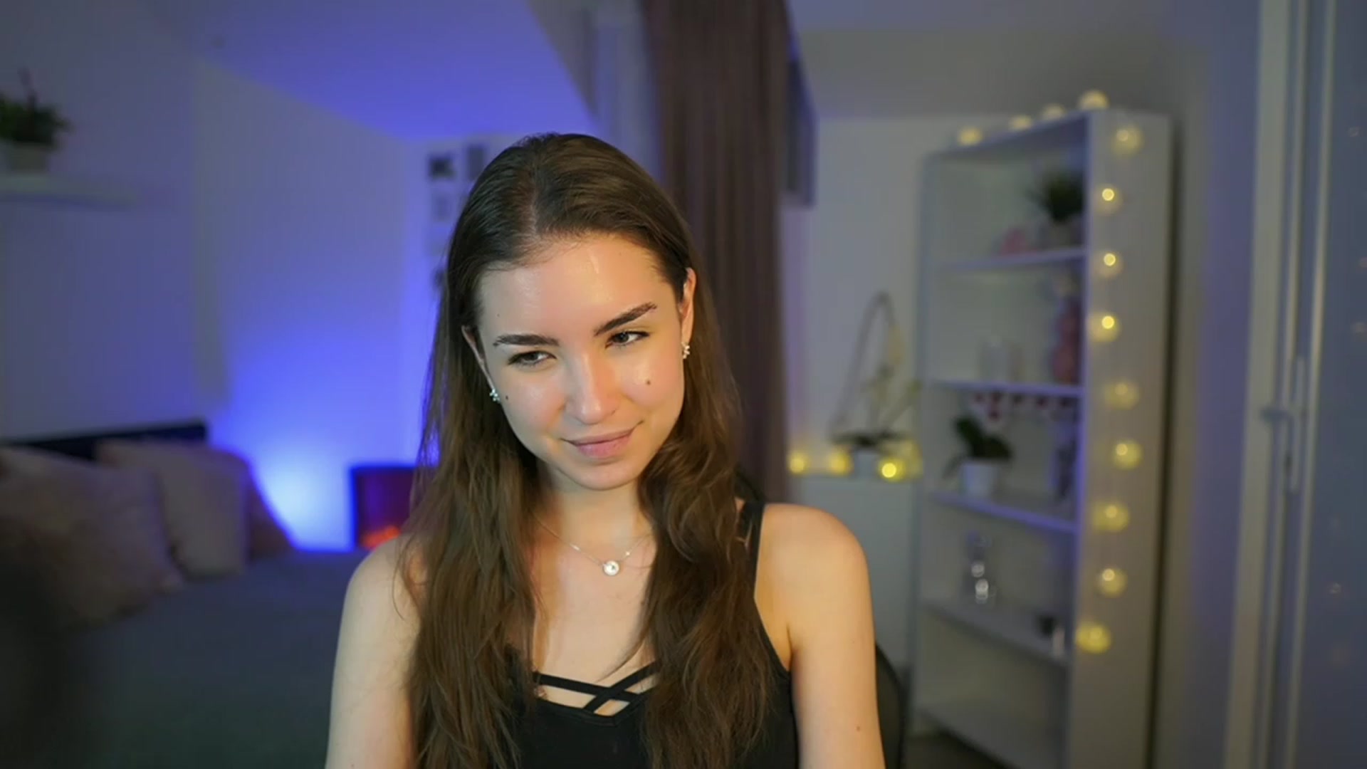 Gallery image thumbnail from Shy_jane's myfreecams stream on, 03/12/2023, 17:26 image 8 of 20