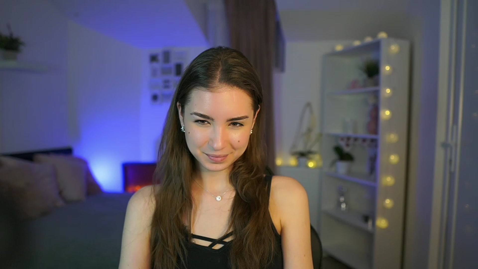 Gallery image thumbnail from Shy_jane's myfreecams stream on, 03/12/2023, 17:26 image 2 of 20