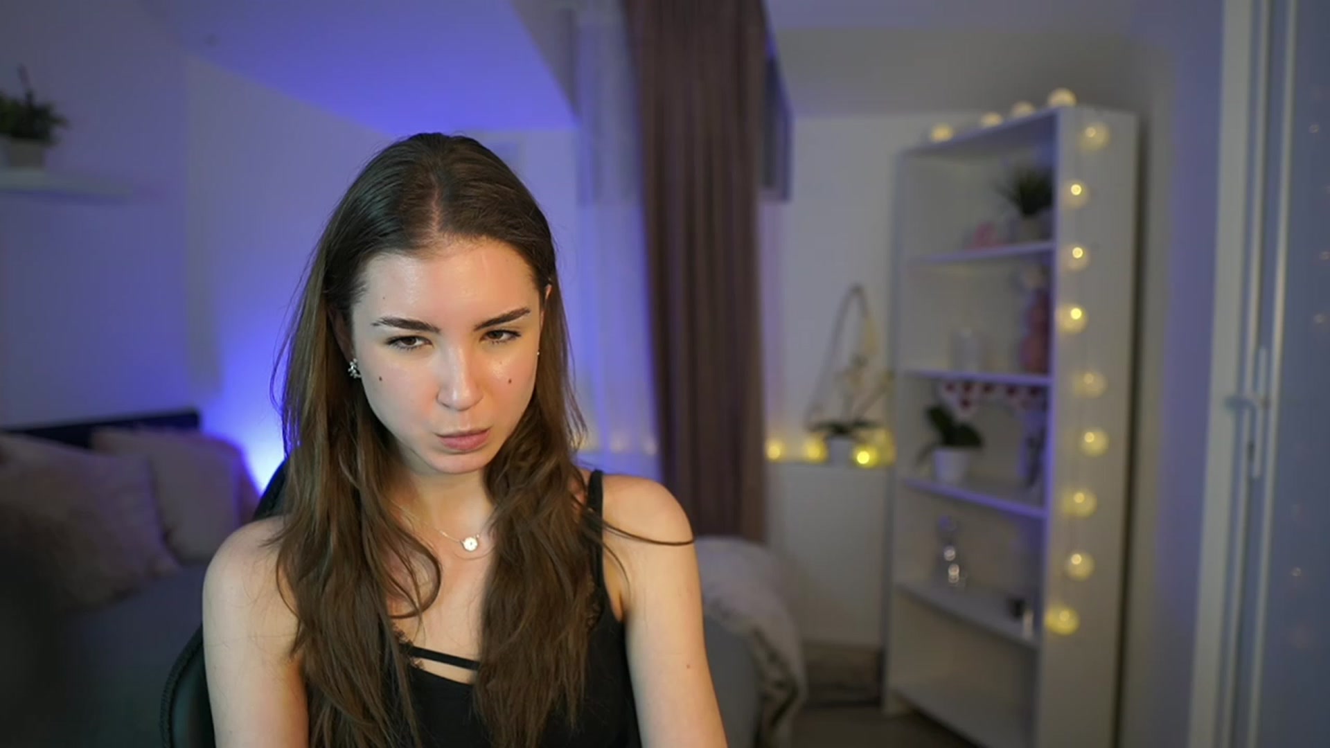 Gallery image thumbnail from Shy_jane's myfreecams stream on, 03/12/2023, 19:02 image 13 of 20