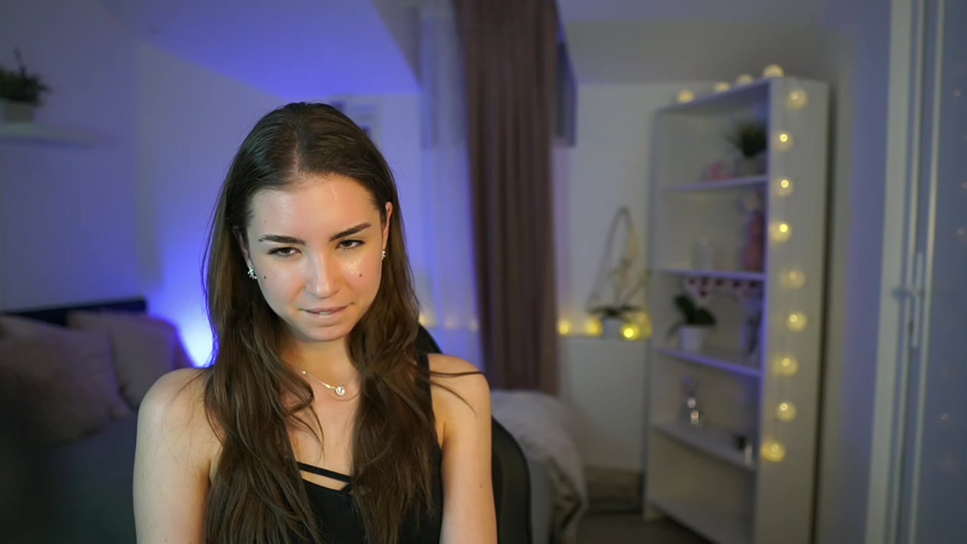 Gallery image thumbnail from Shy_jane's myfreecams stream on, 03/12/2023, 19:02 image 5 of 20