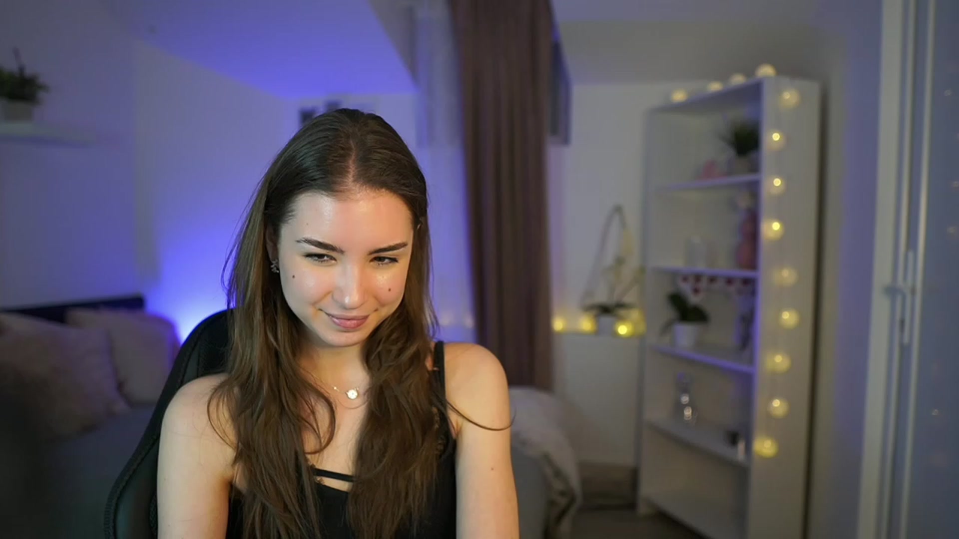 Gallery image thumbnail from Shy_jane's myfreecams stream on, 03/12/2023, 19:02 image 20 of 20