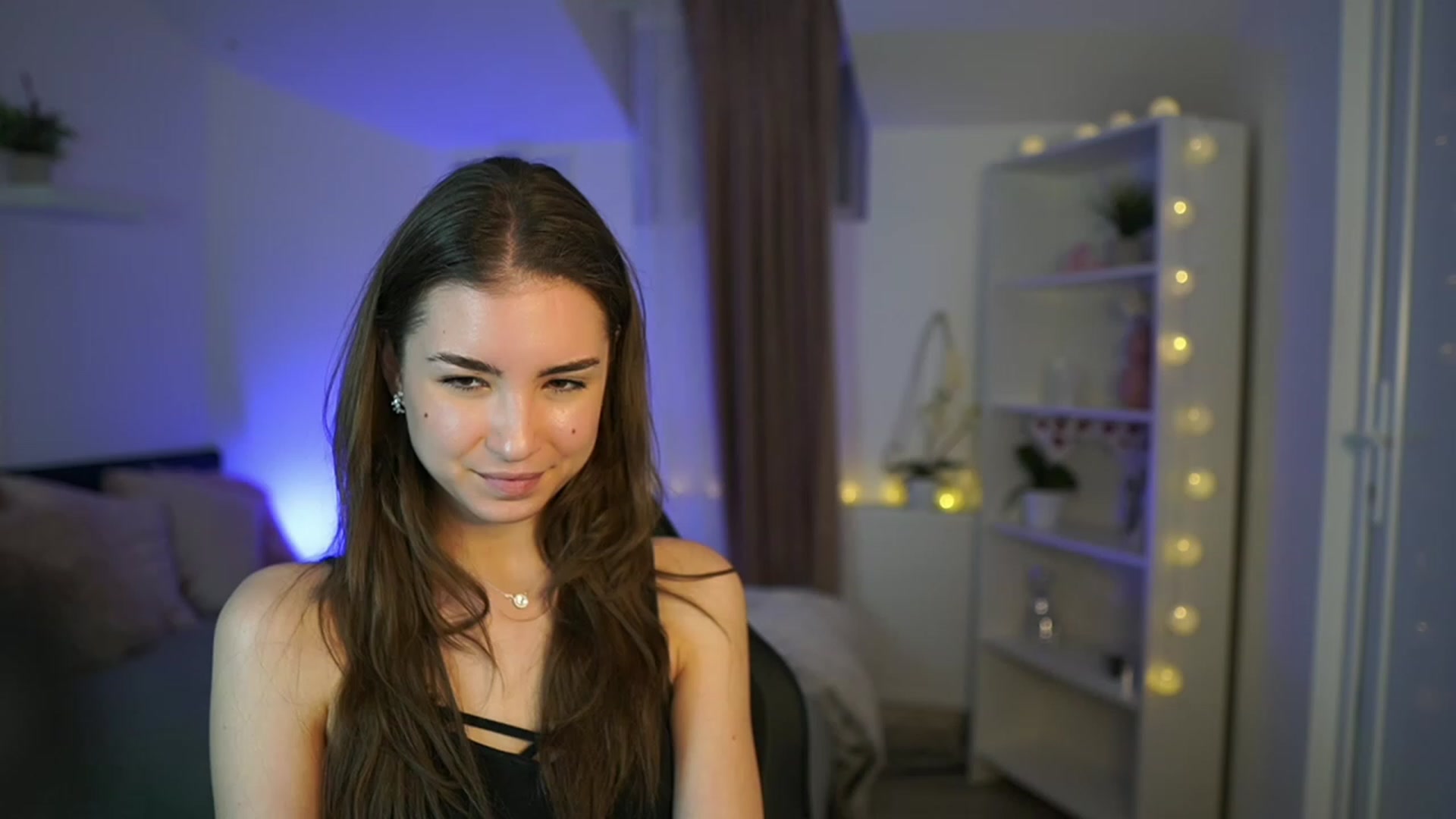 Gallery image thumbnail from Shy_jane's myfreecams stream on, 03/12/2023, 19:02 image 10 of 20
