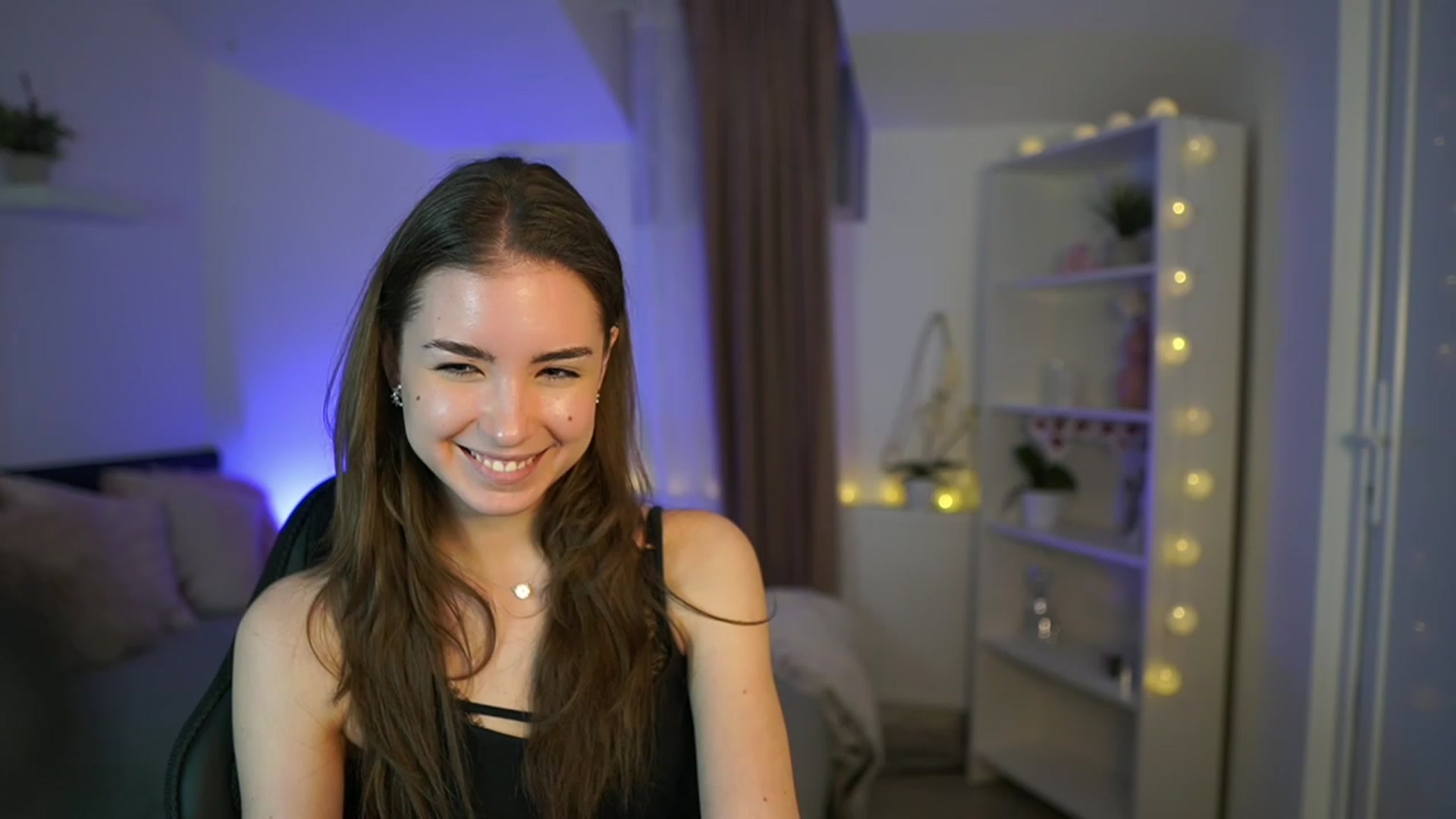 Gallery image thumbnail from Shy_jane's myfreecams stream on, 03/12/2023, 19:02 image 19 of 20