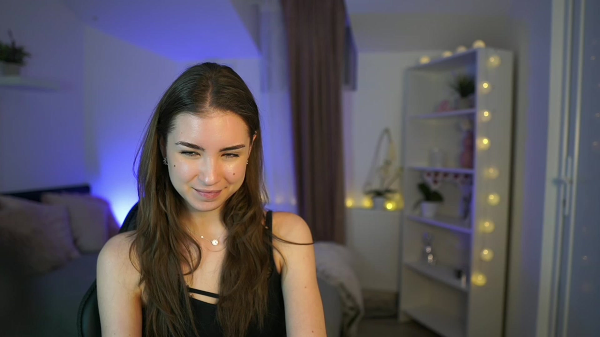 Gallery image thumbnail from Shy_jane's myfreecams stream on, 03/12/2023, 19:02 image 15 of 20