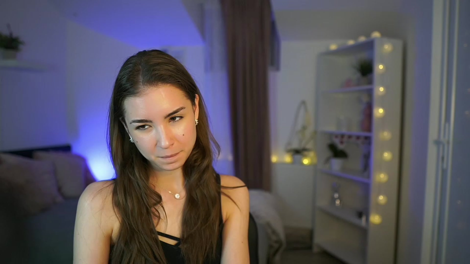 Gallery image thumbnail from Shy_jane's myfreecams stream on, 03/12/2023, 19:02 image 2 of 20