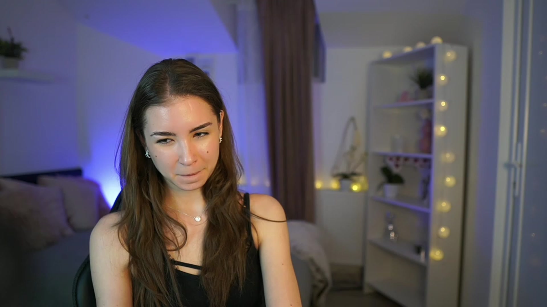 Gallery image thumbnail from Shy_jane's myfreecams stream on, 03/12/2023, 19:02 image 17 of 20