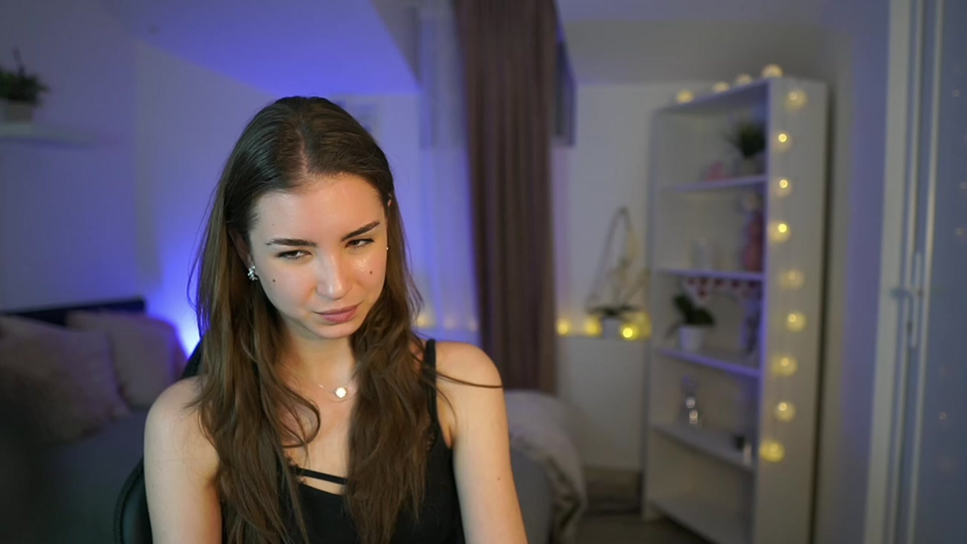 Gallery image thumbnail from Shy_jane's myfreecams stream on, 03/12/2023, 19:02 image 12 of 20
