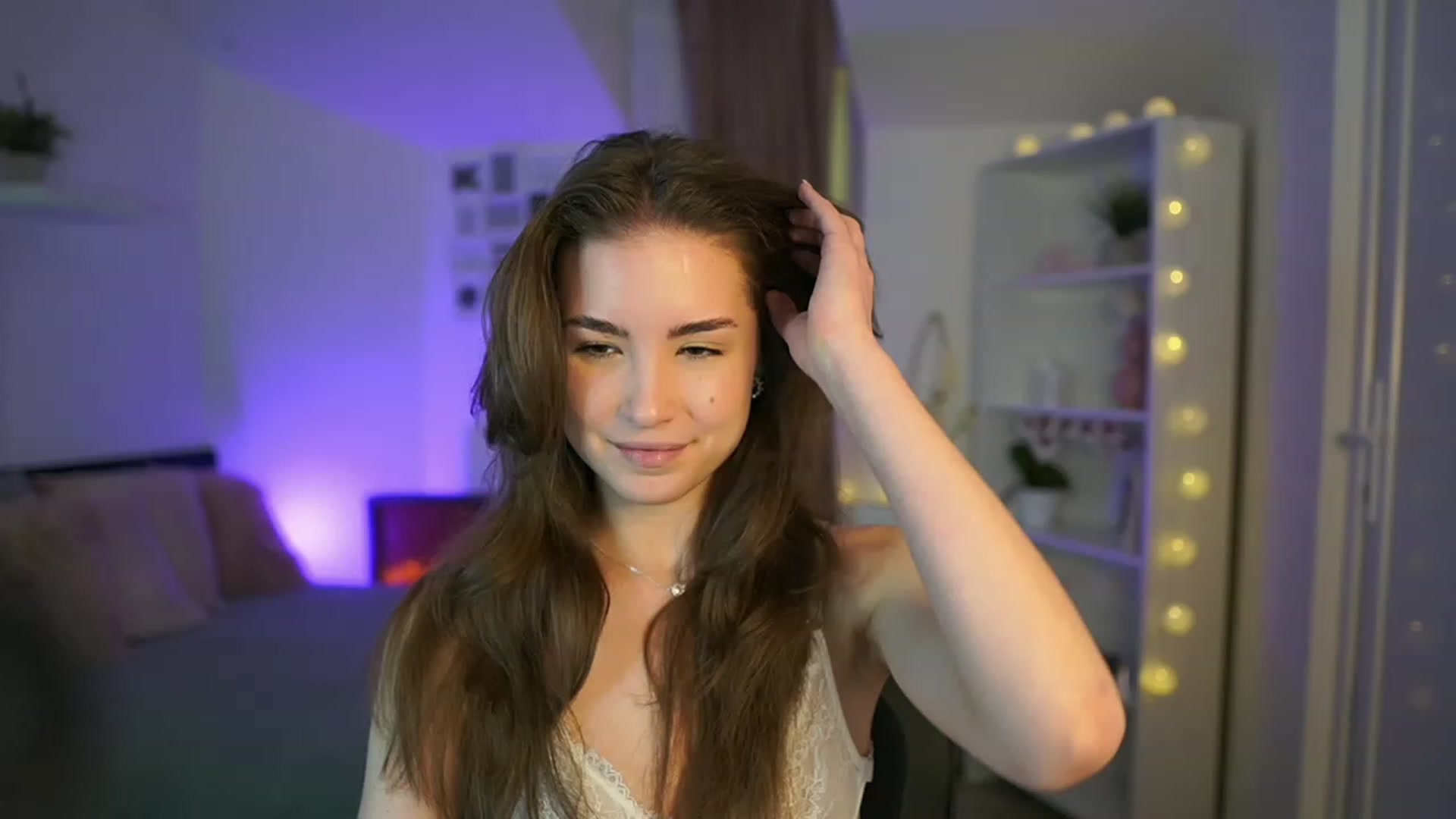 Gallery image thumbnail from Shy_jane's myfreecams stream on, 03/14/2023, 16:09 image 9 of 20