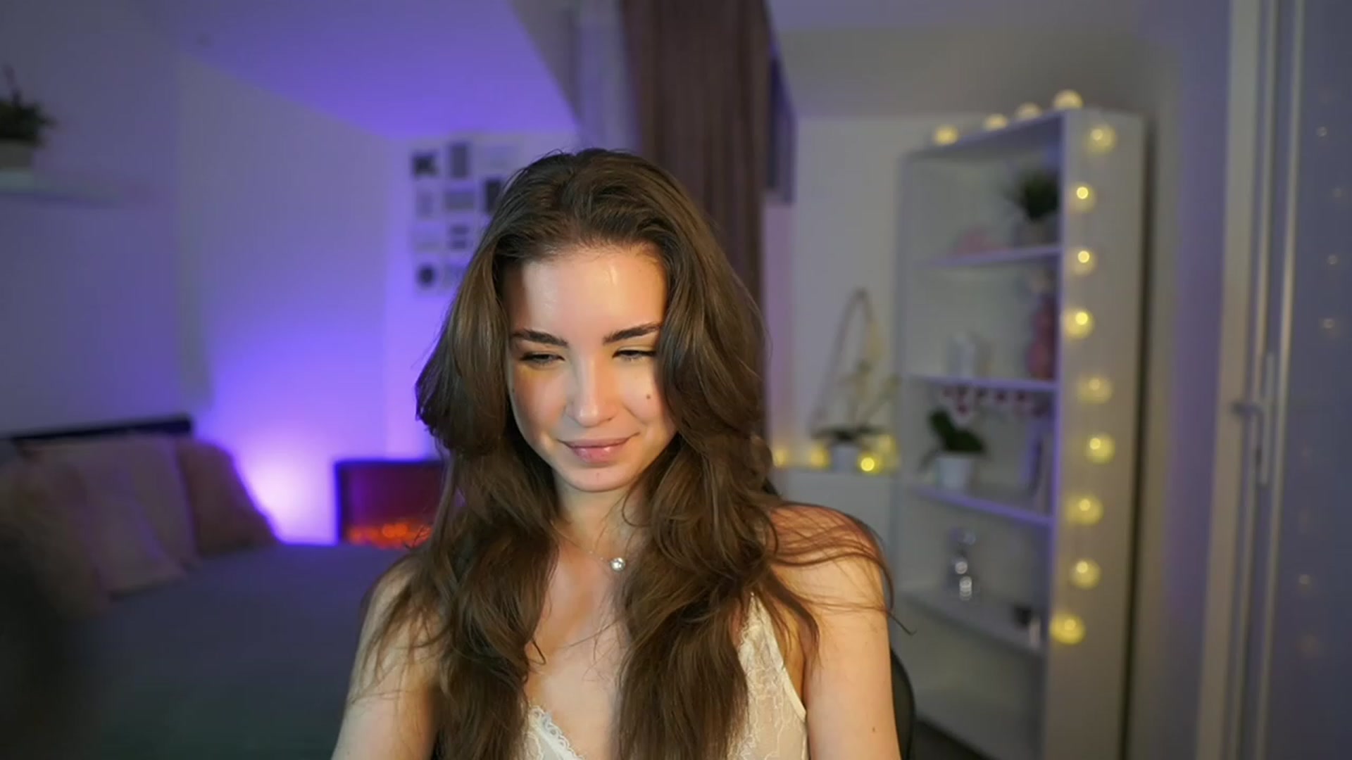 Gallery image thumbnail from Shy_jane's myfreecams stream on, 03/14/2023, 18:34 image 17 of 20