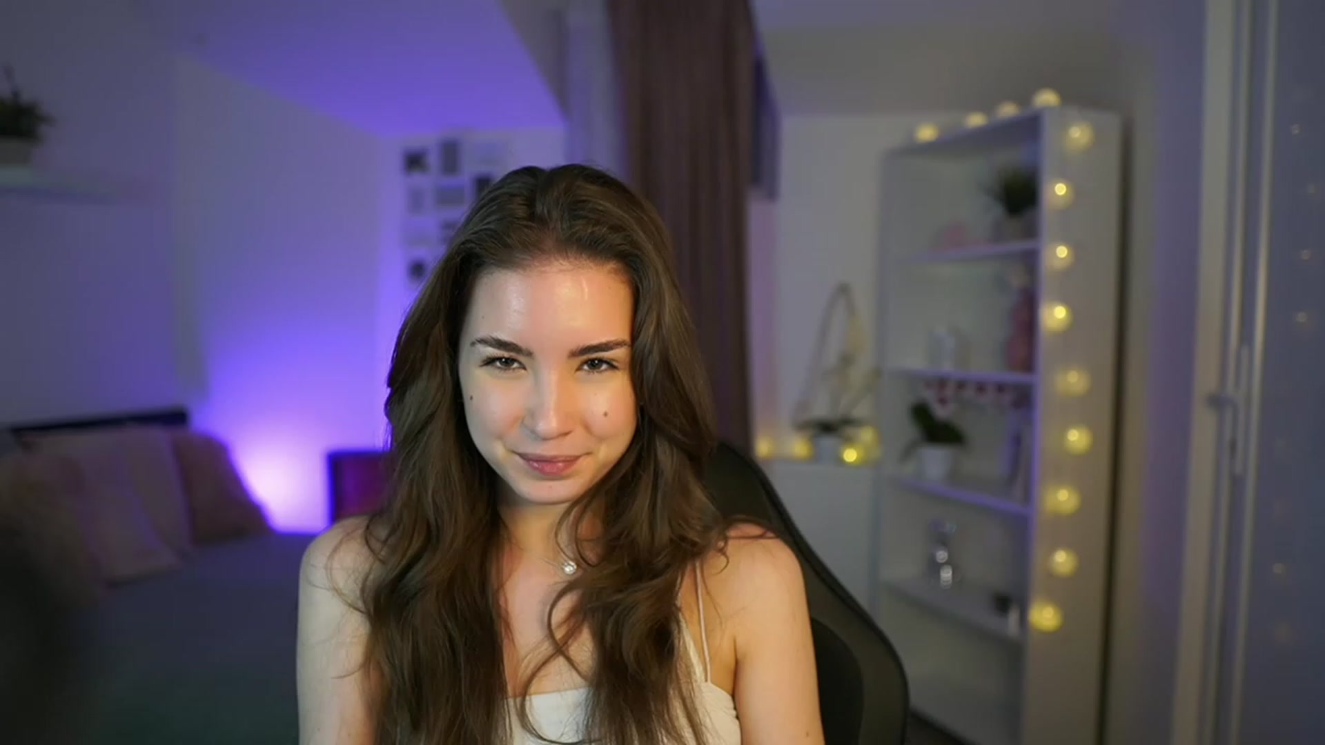 Gallery image thumbnail from Shy_jane's myfreecams stream on, 03/14/2023, 18:34 image 3 of 20