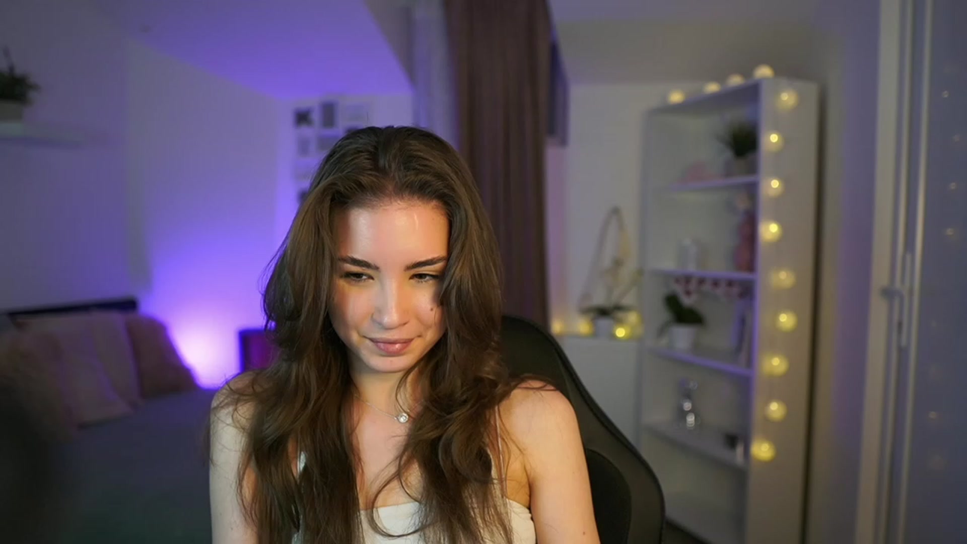 Gallery image thumbnail from Shy_jane's myfreecams stream on, 03/14/2023, 18:34 image 1 of 20