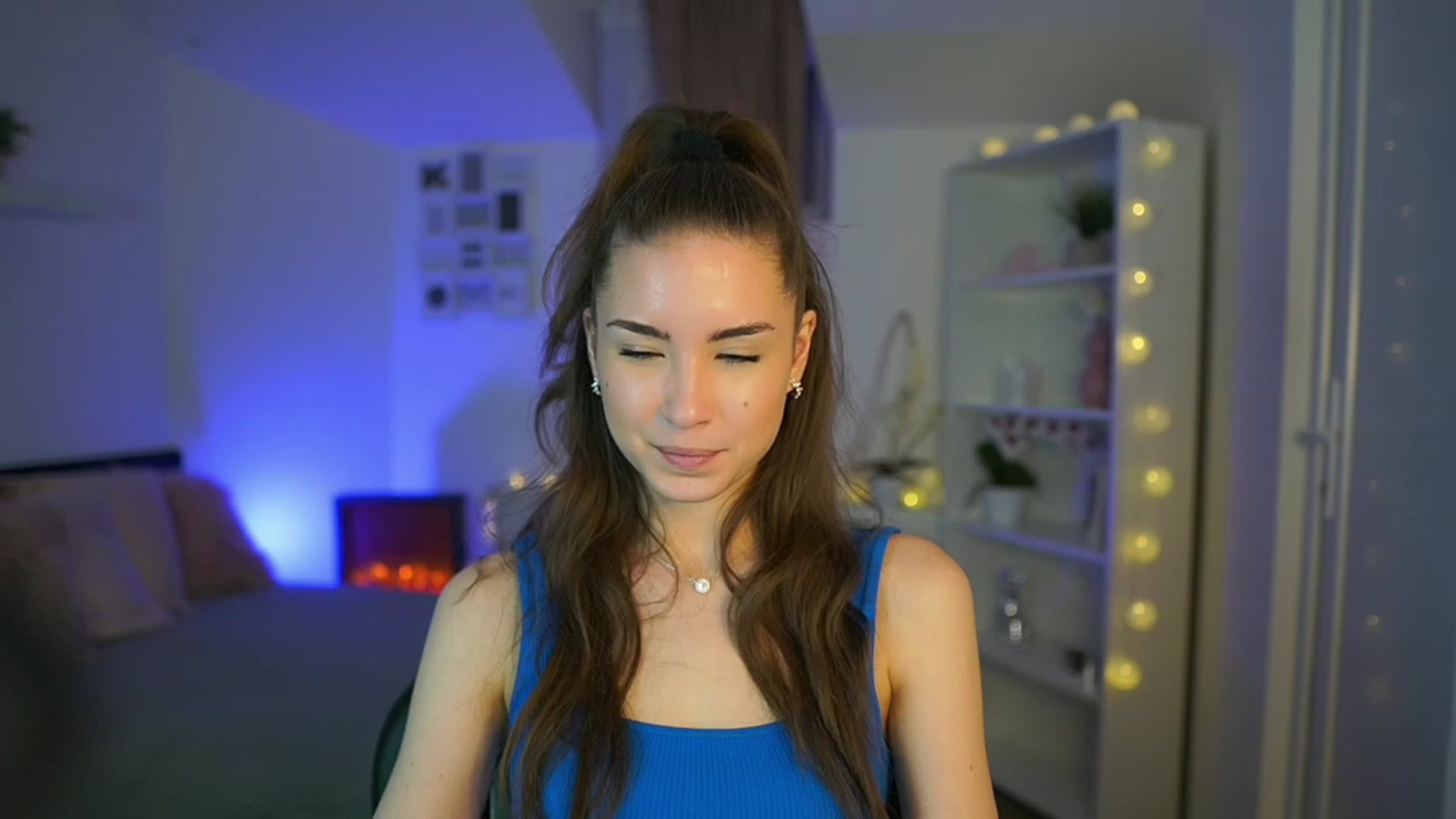 Gallery image thumbnail from Shy_jane's myfreecams stream on, 03/15/2023, 18:03 image 6 of 20