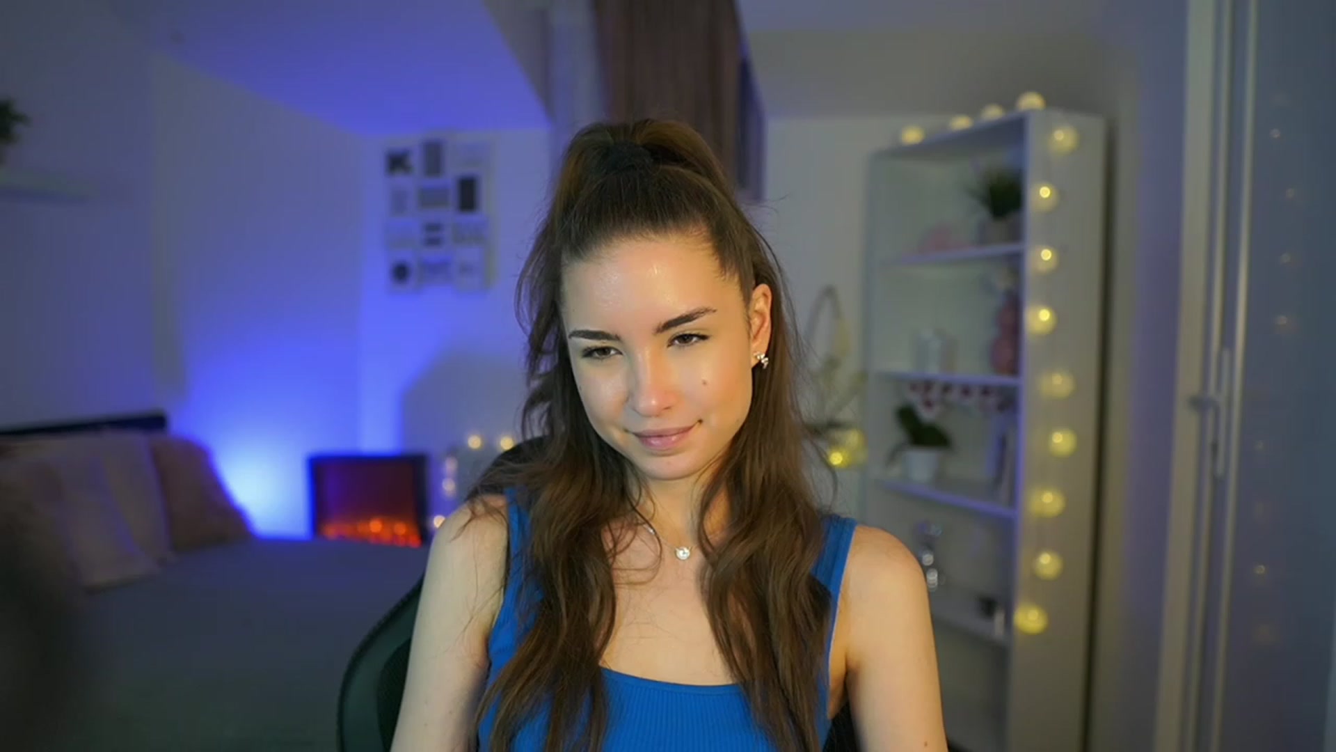Gallery image thumbnail from Shy_jane's myfreecams stream on, 03/15/2023, 18:03 image 9 of 20