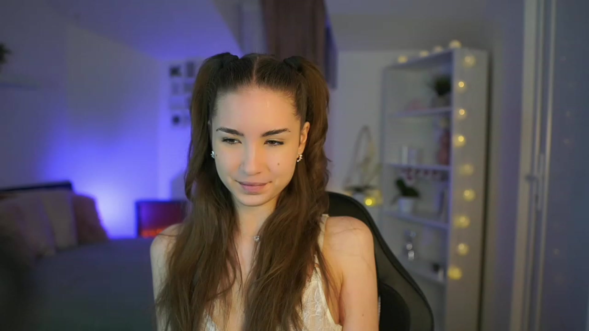 Gallery image thumbnail from Shy_jane's myfreecams stream on, 03/17/2023, 10:34 image 19 of 20