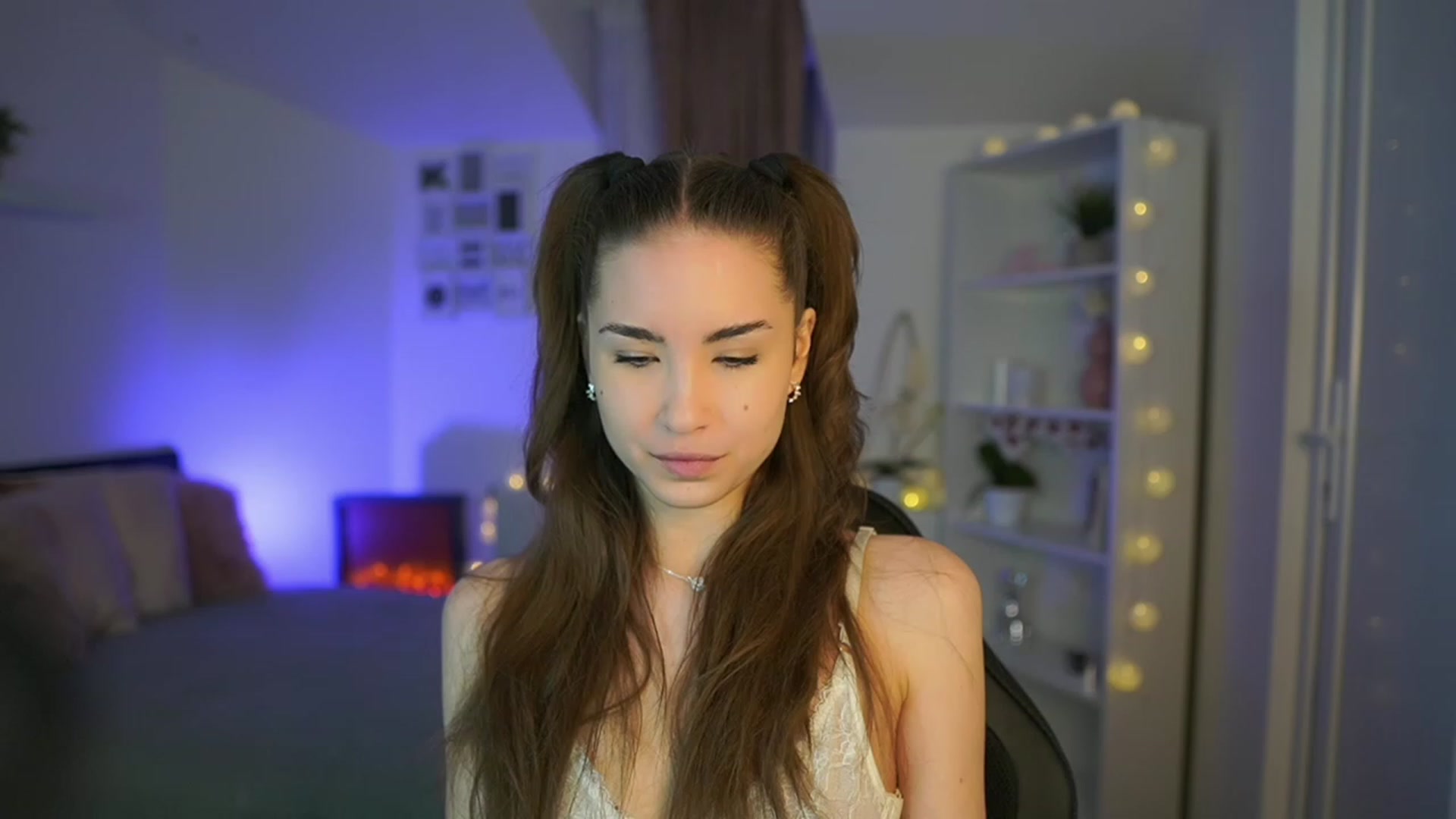 Gallery image thumbnail from Shy_jane's myfreecams stream on, 03/17/2023, 10:34 image 18 of 20